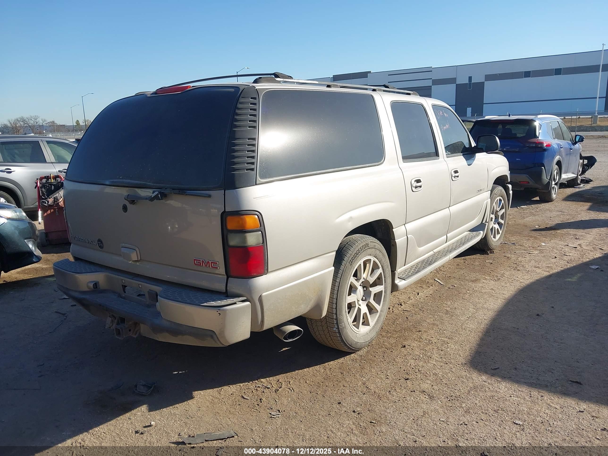 GMC YUKON image 4