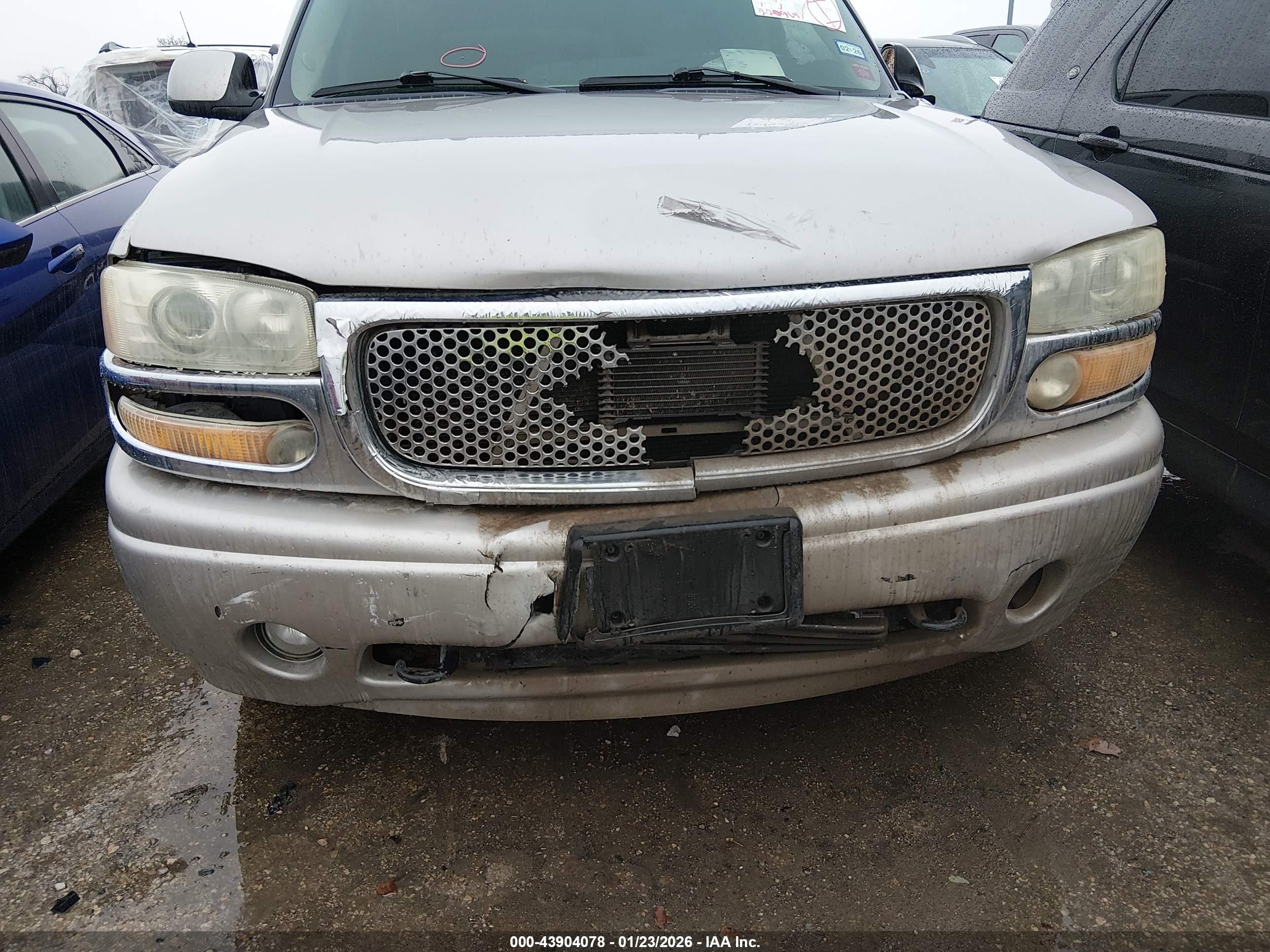 GMC YUKON image 6