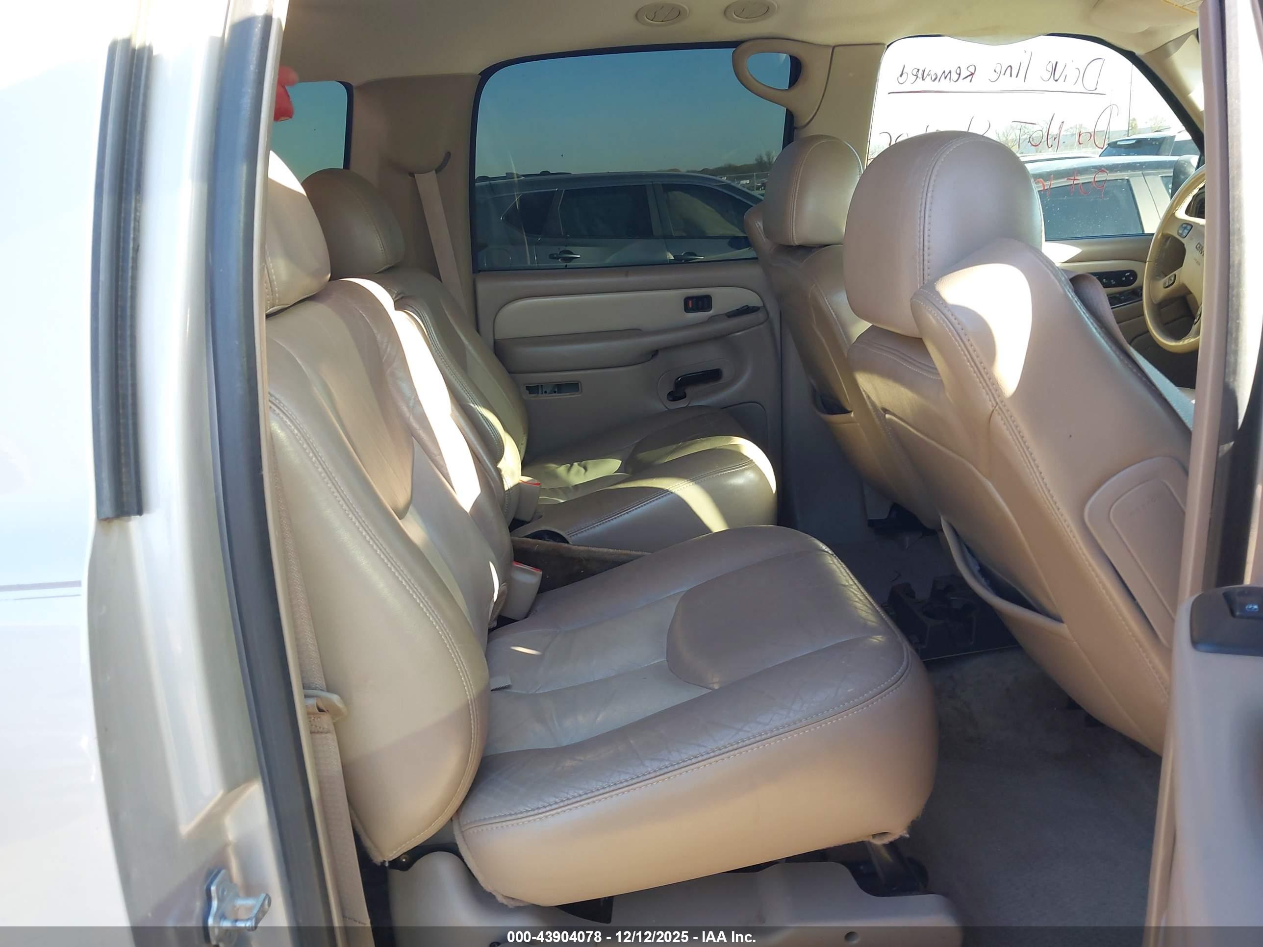 GMC YUKON image 8