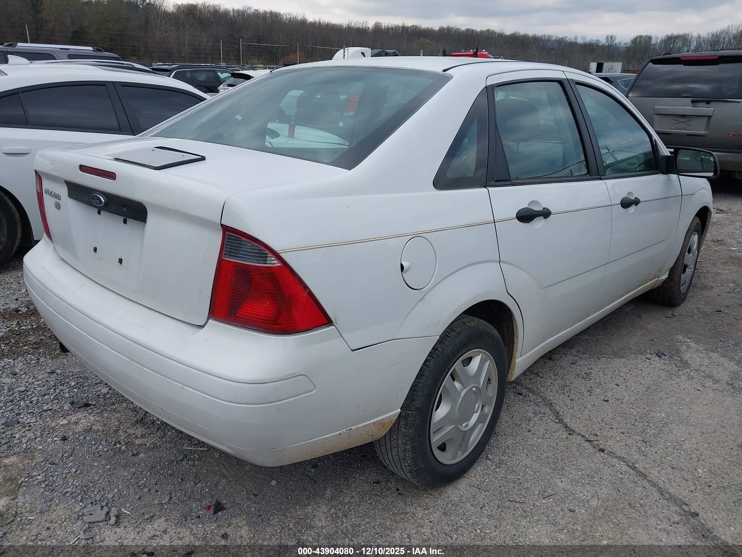 FORD FOCUS image 4
