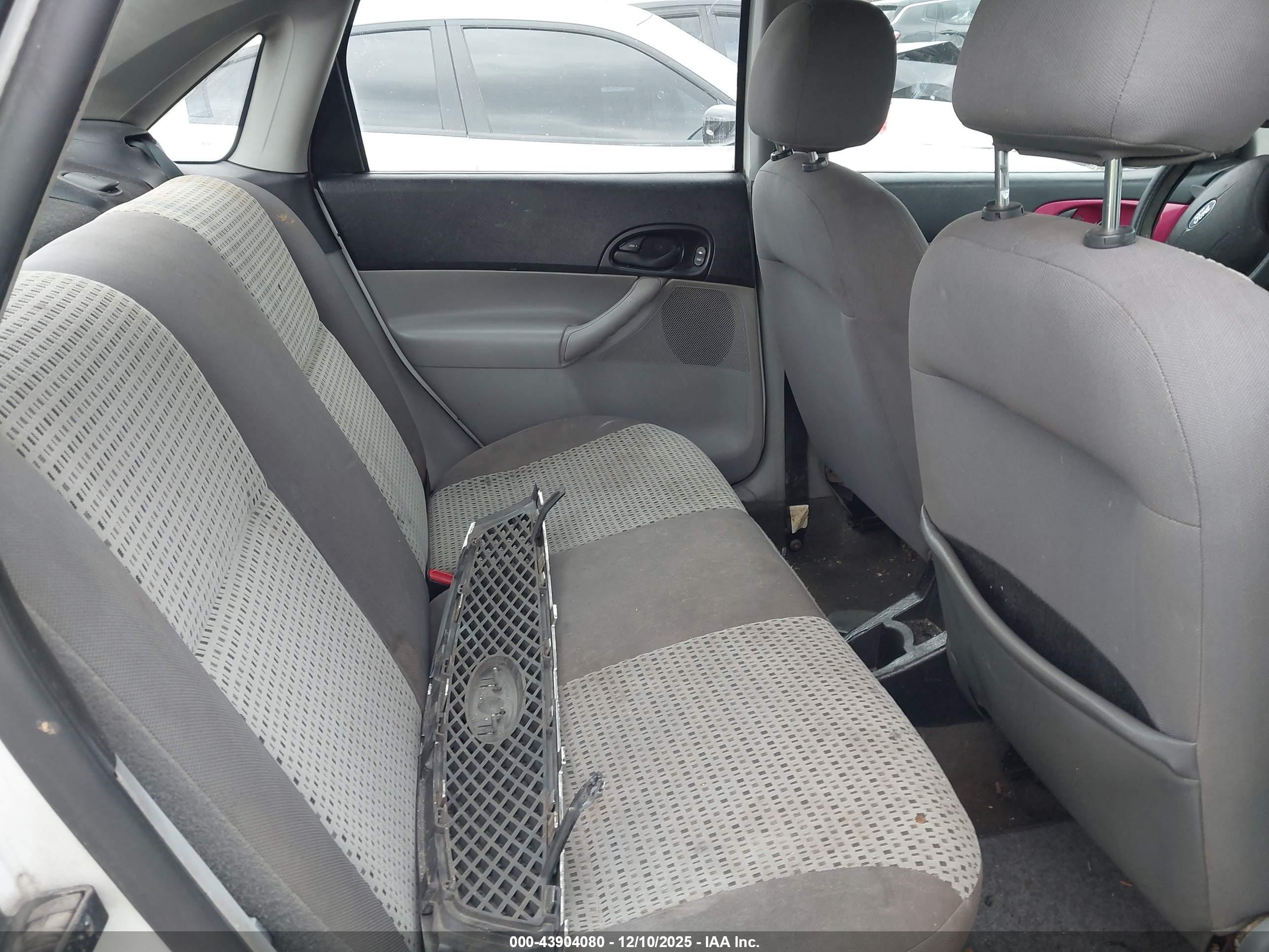 FORD FOCUS image 8