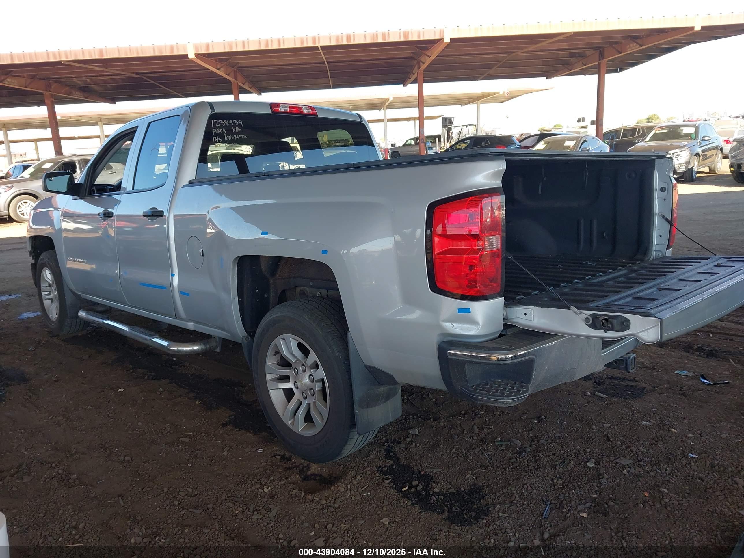 CHEVROLET SILVERADO image 3
