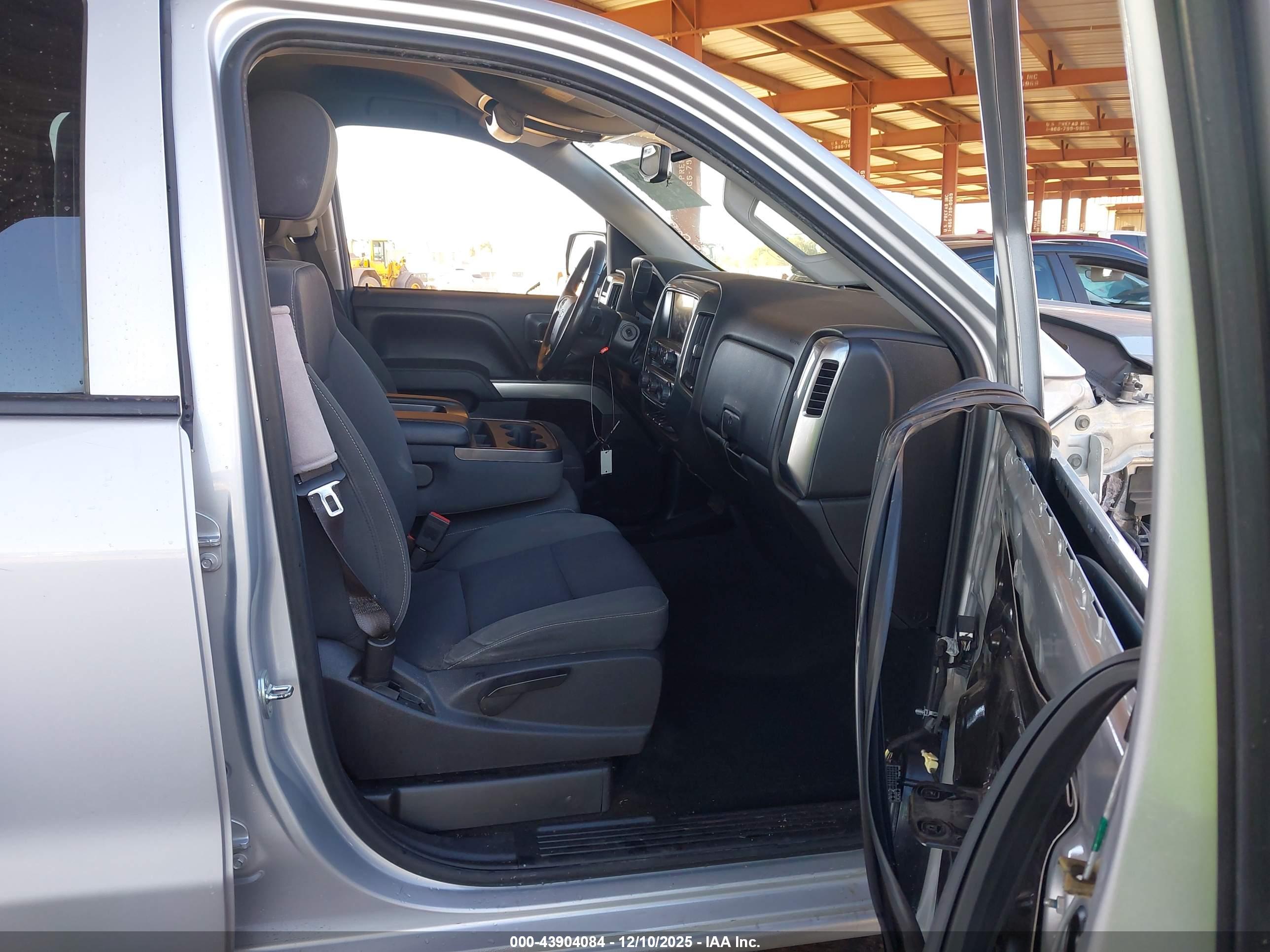 CHEVROLET SILVERADO image 5