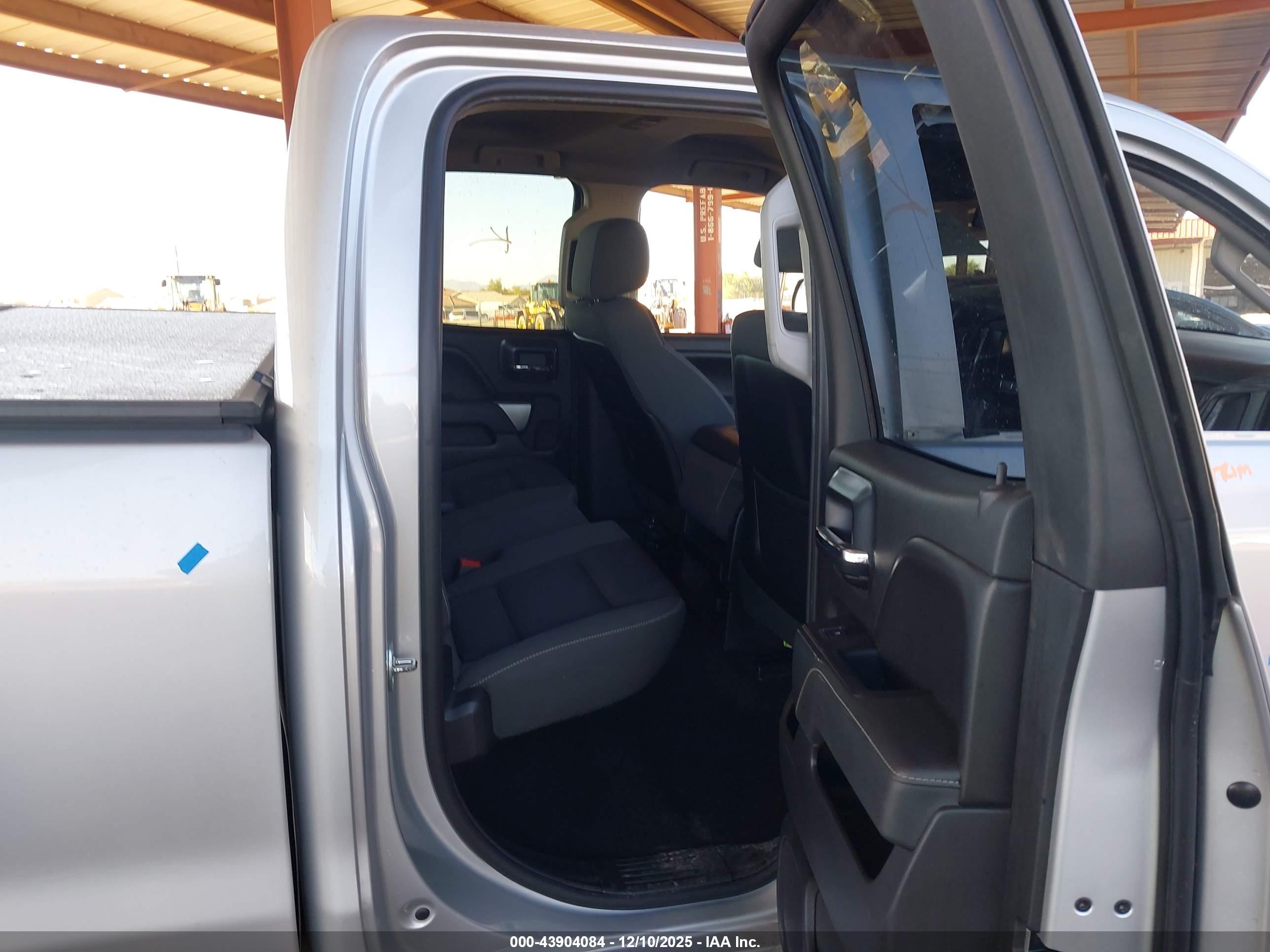 CHEVROLET SILVERADO image 8