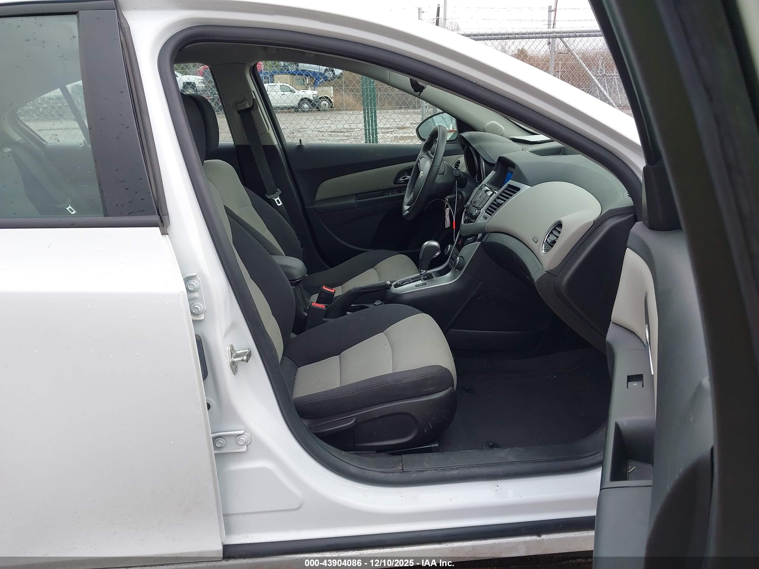 CHEVROLET CRUZE image 5