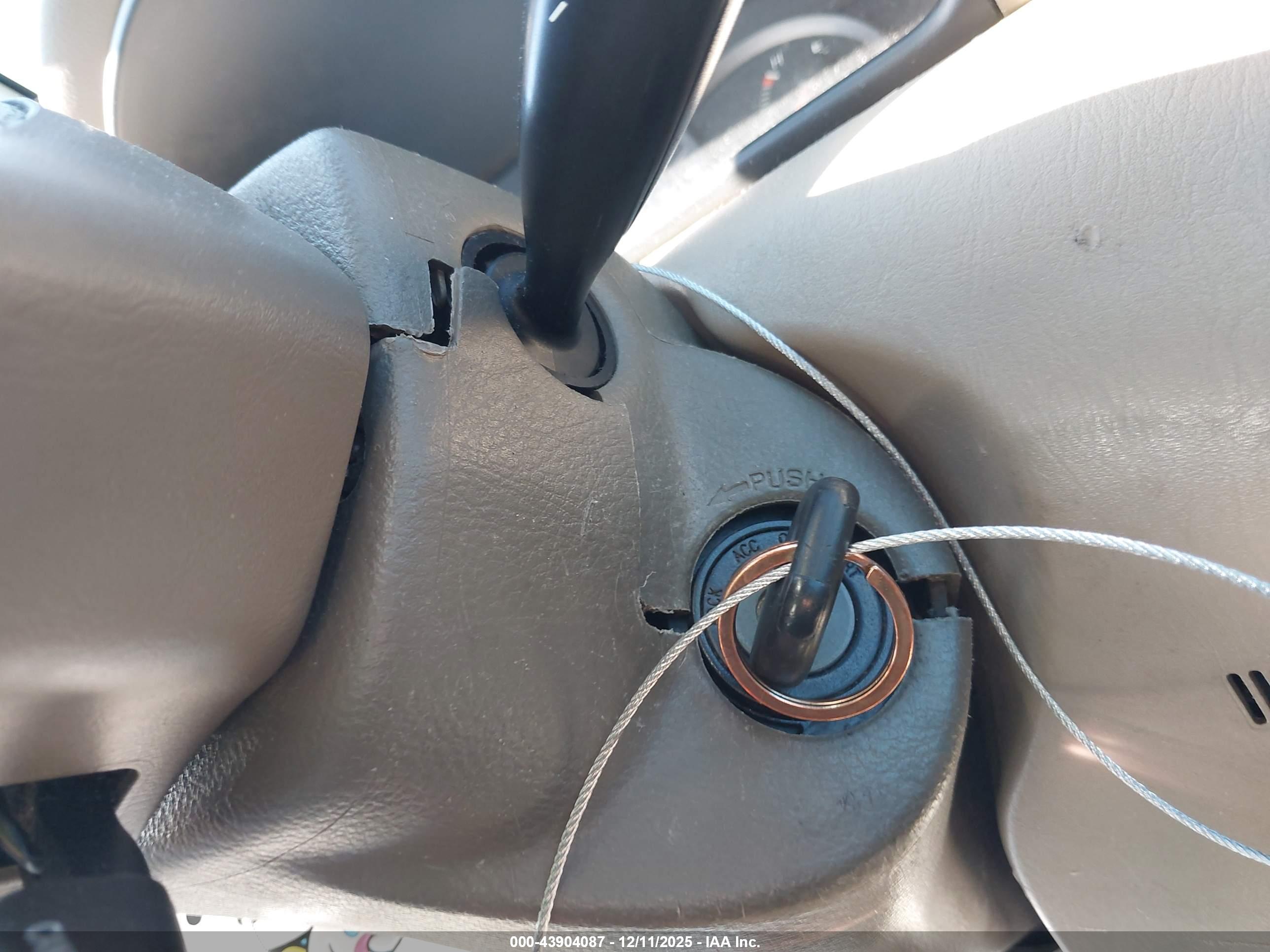 TOYOTA COROLLA image 11