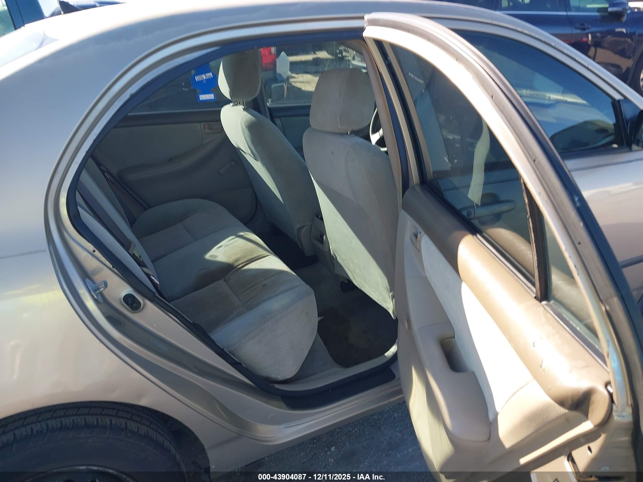 TOYOTA COROLLA image 8