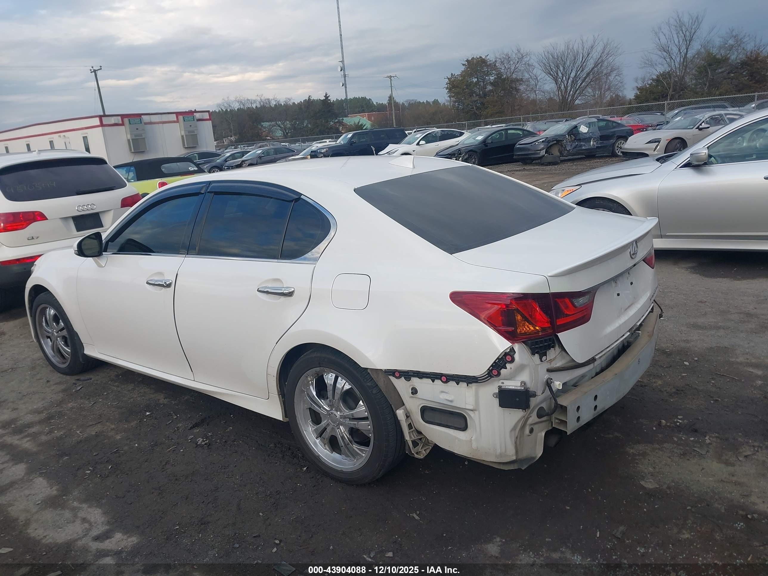LEXUS GS image 3
