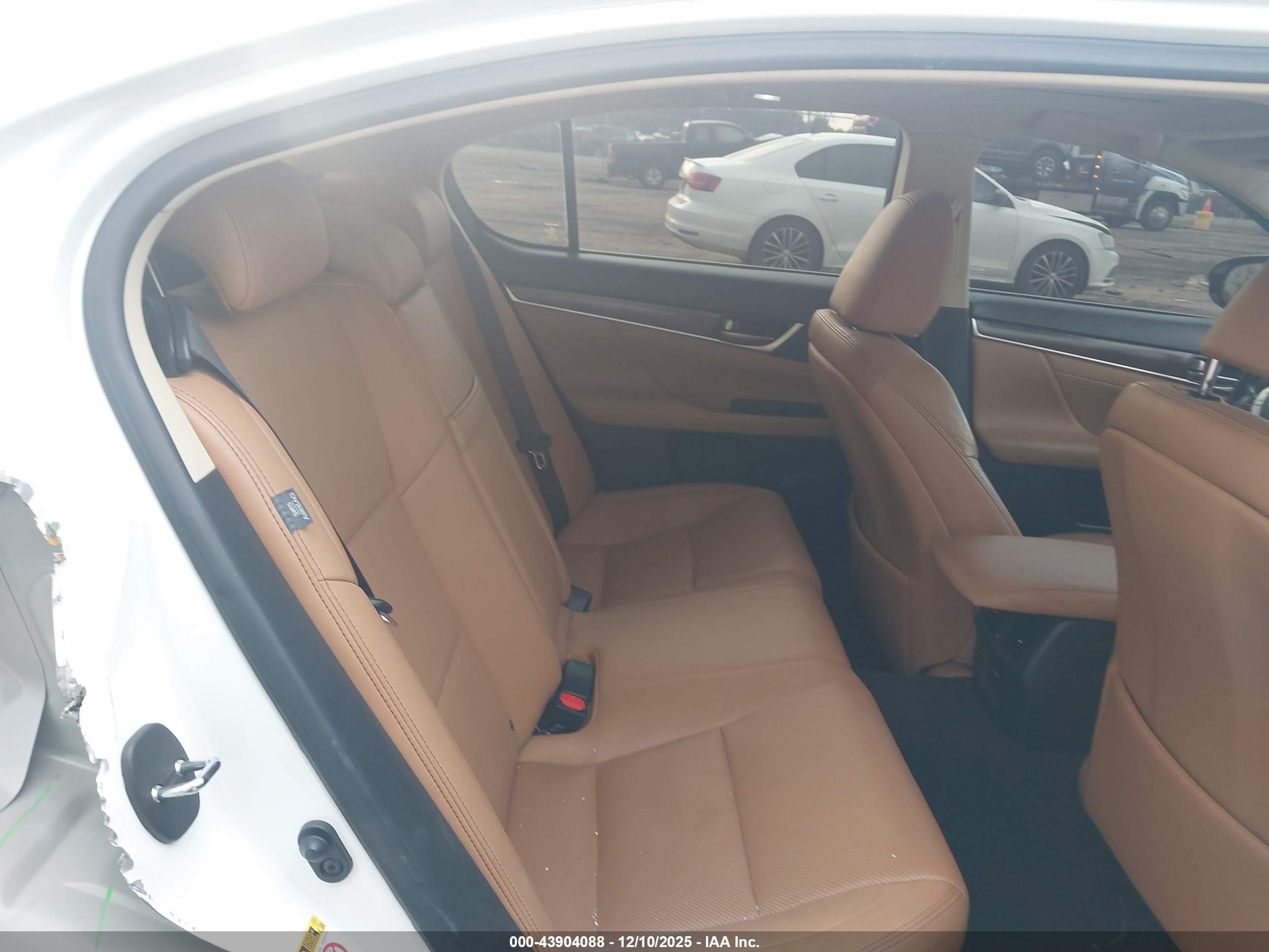 LEXUS GS image 8