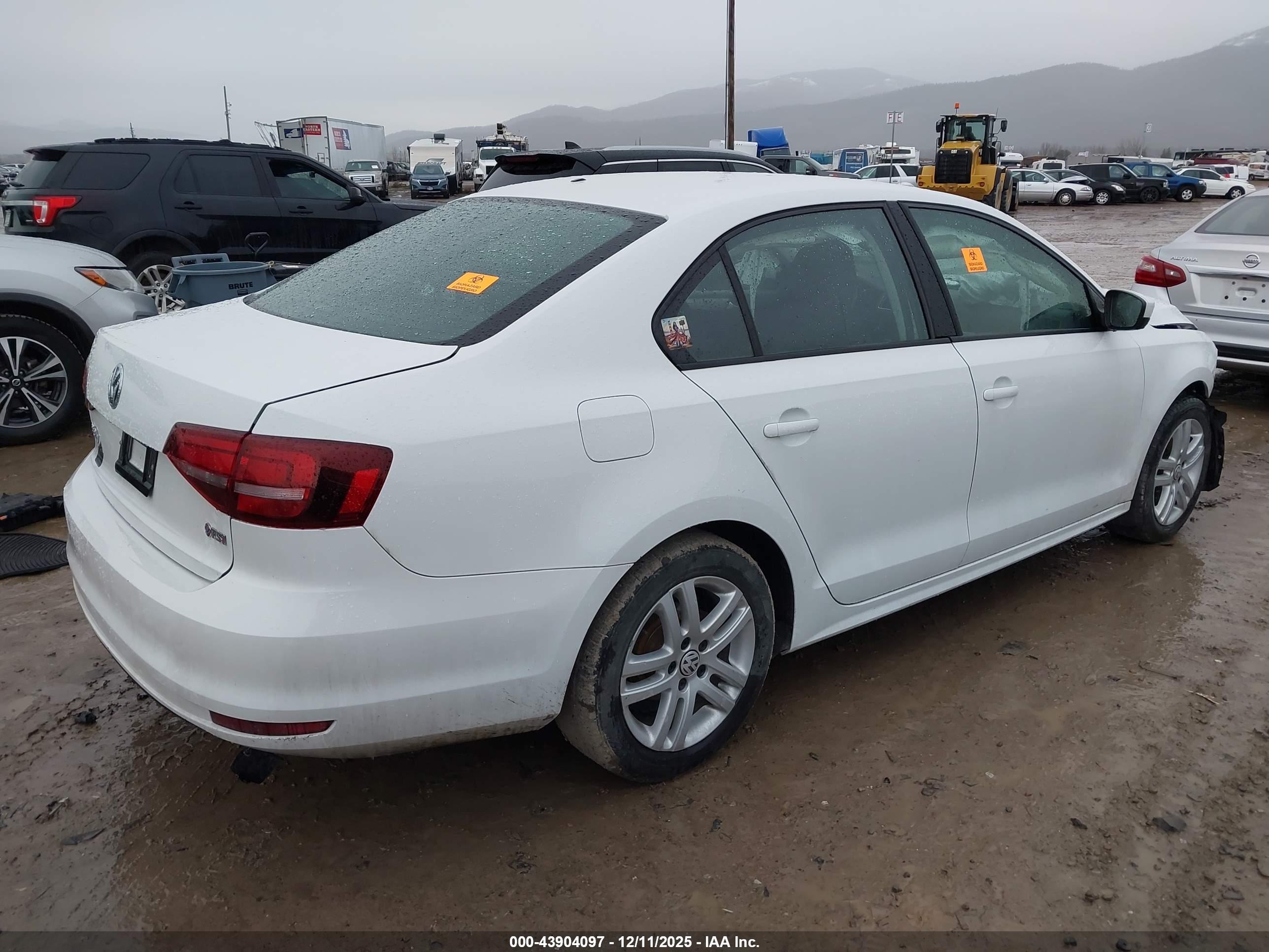 VOLKSWAGEN JETTA image 4
