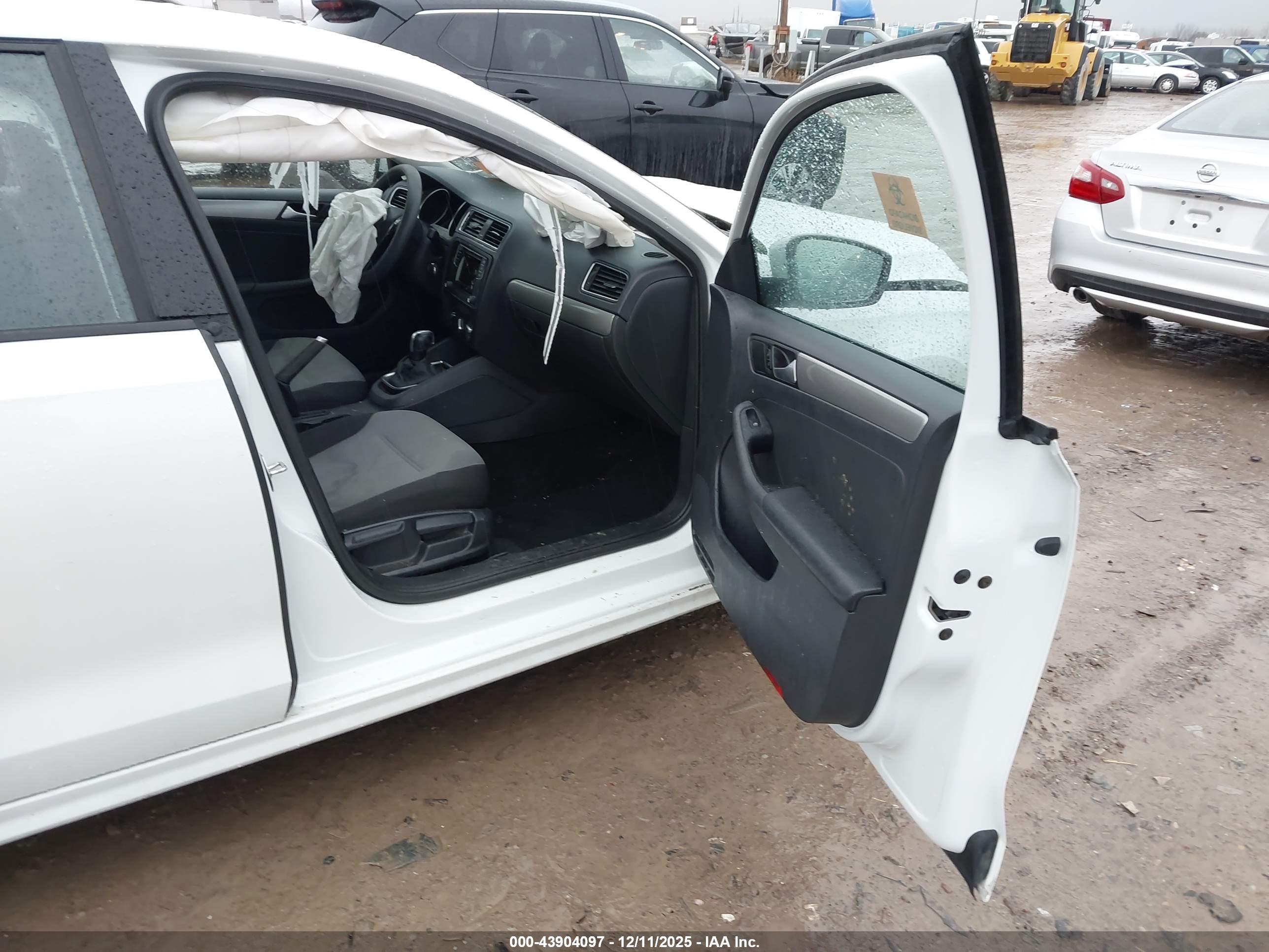 VOLKSWAGEN JETTA image 5