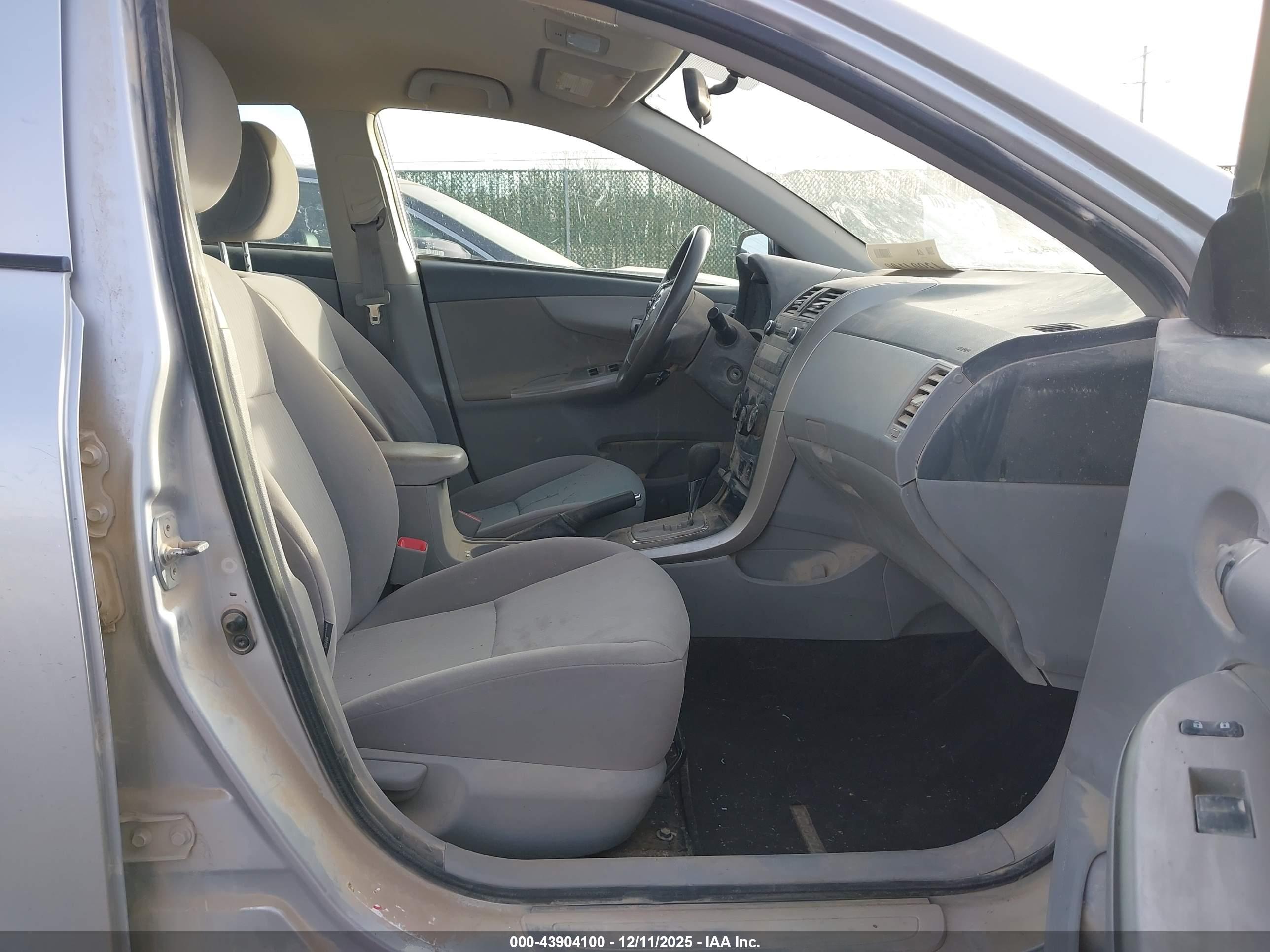 TOYOTA COROLLA image 5