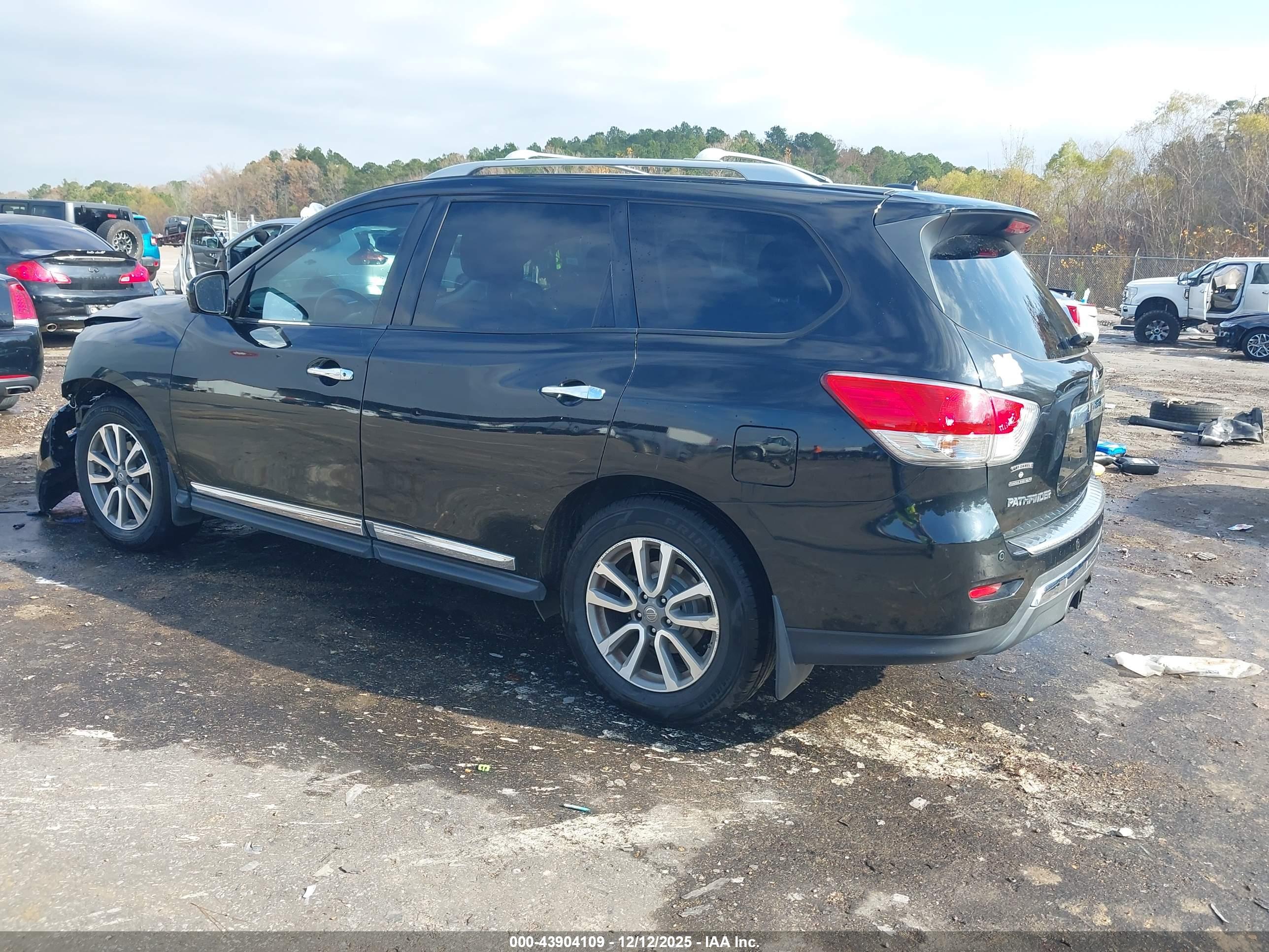 NISSAN PATHFINDER image 3