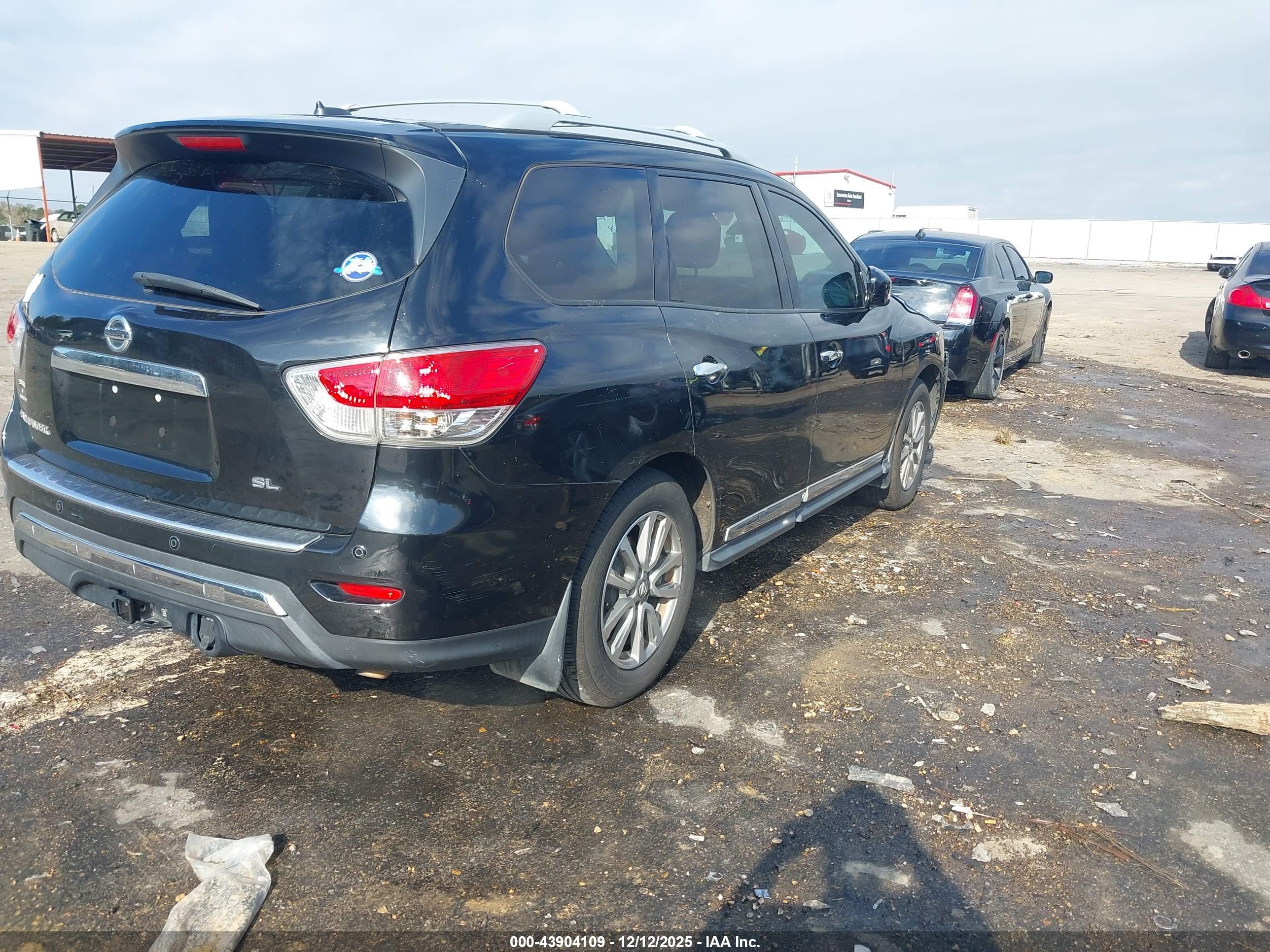 NISSAN PATHFINDER image 4