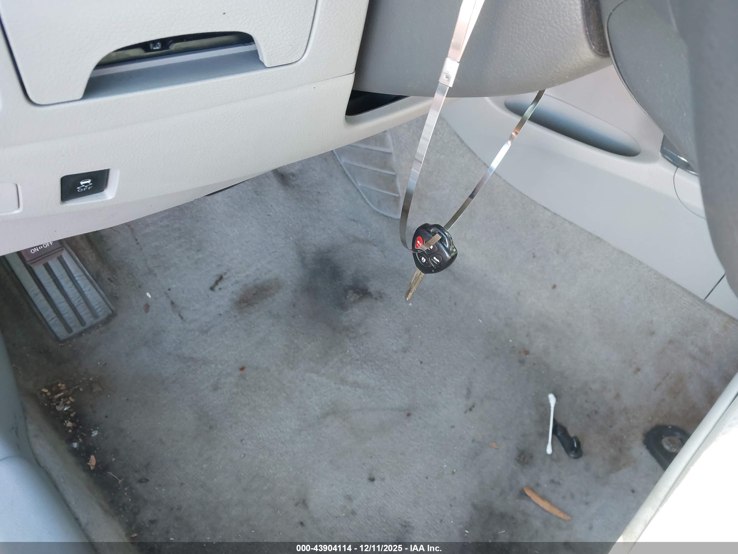 TOYOTA CAMRY image 11