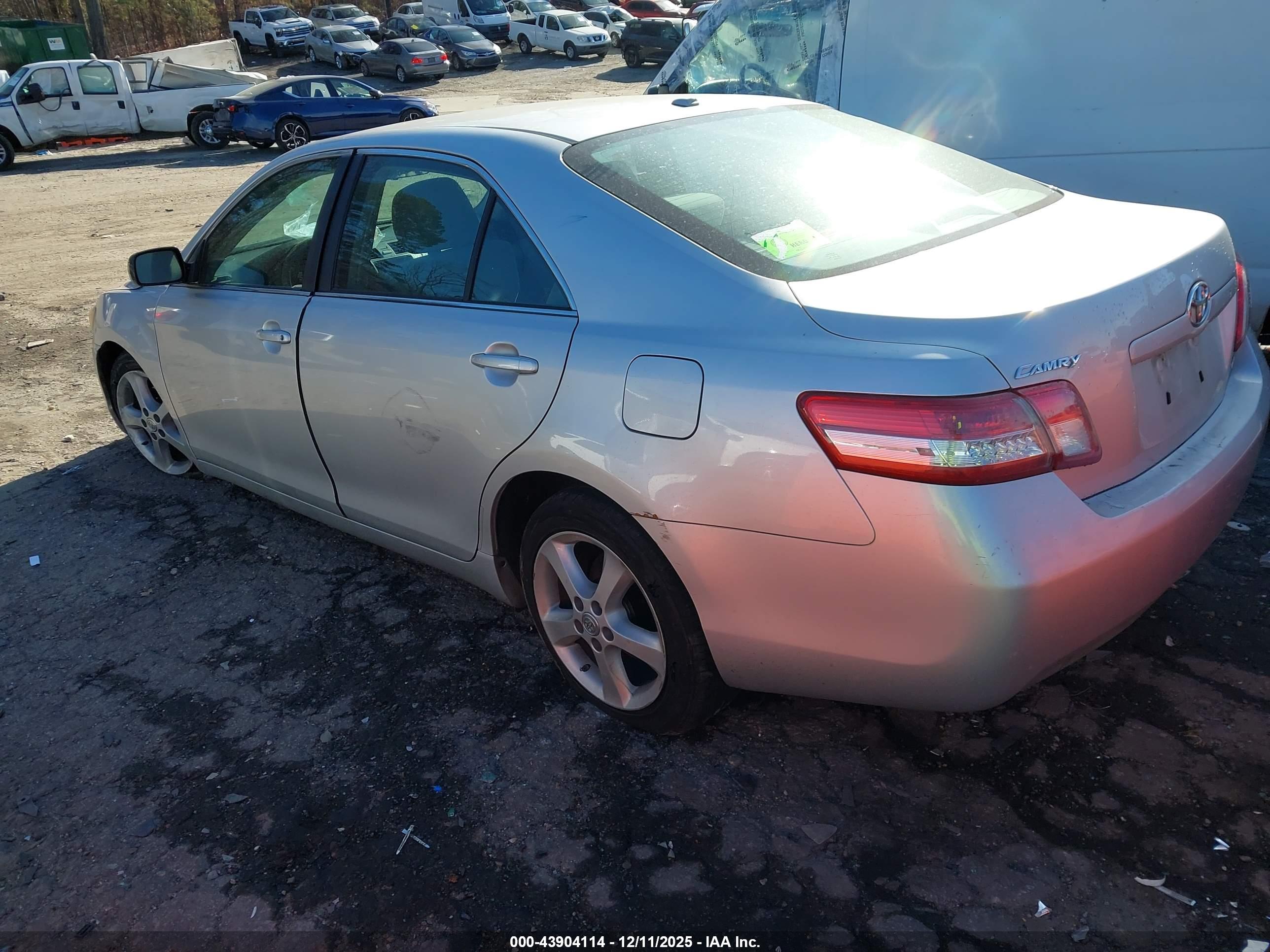 TOYOTA CAMRY image 3