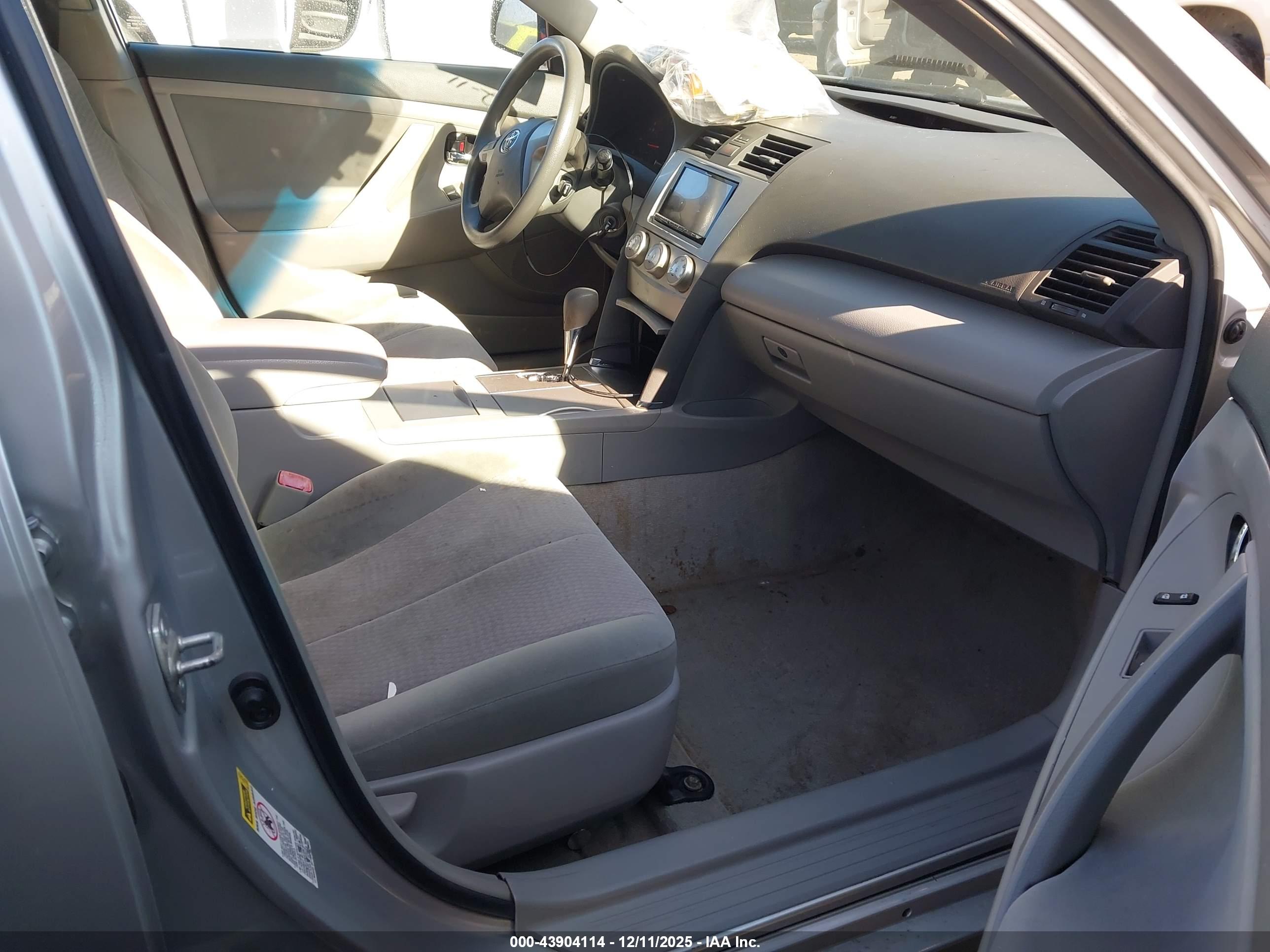 TOYOTA CAMRY image 5