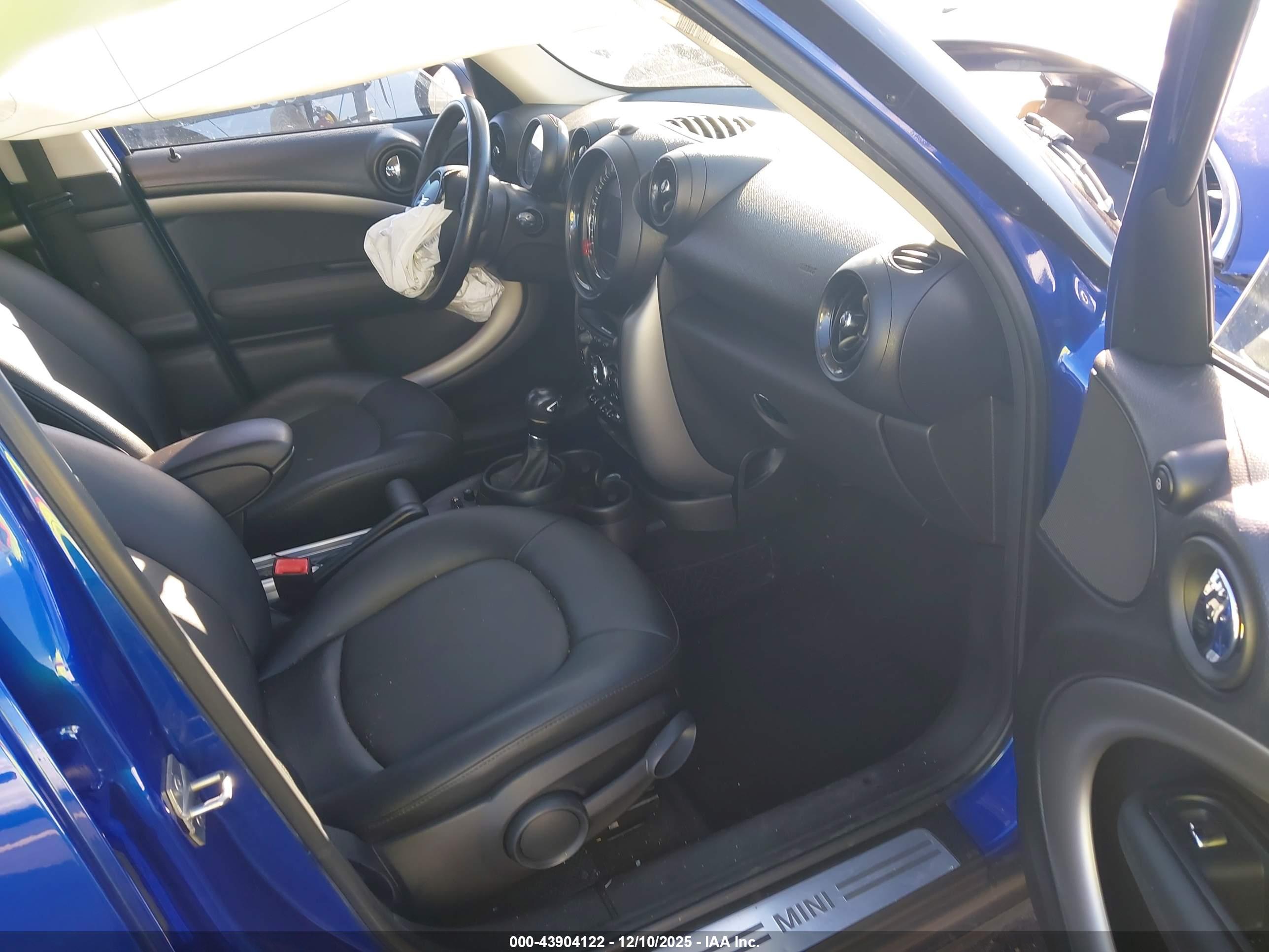 MINI COUNTRYMAN image 5