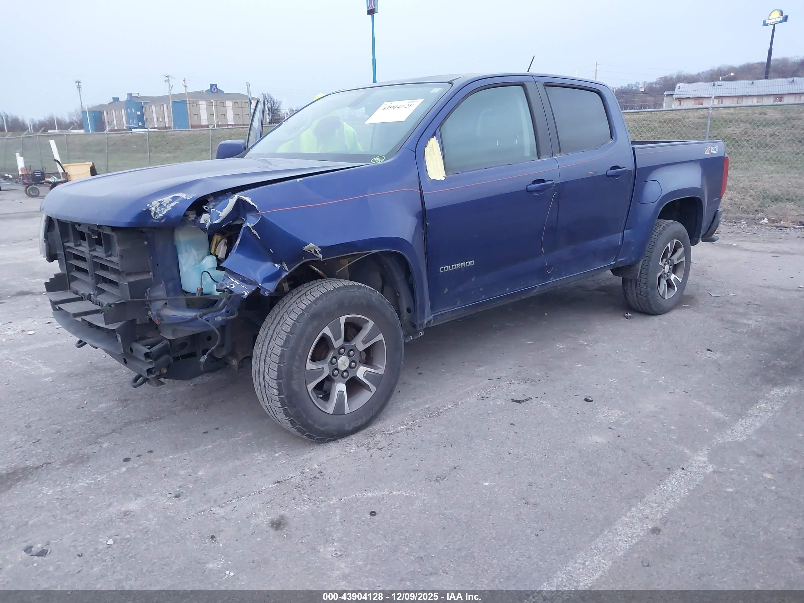 CHEVROLET COLORADO image 2