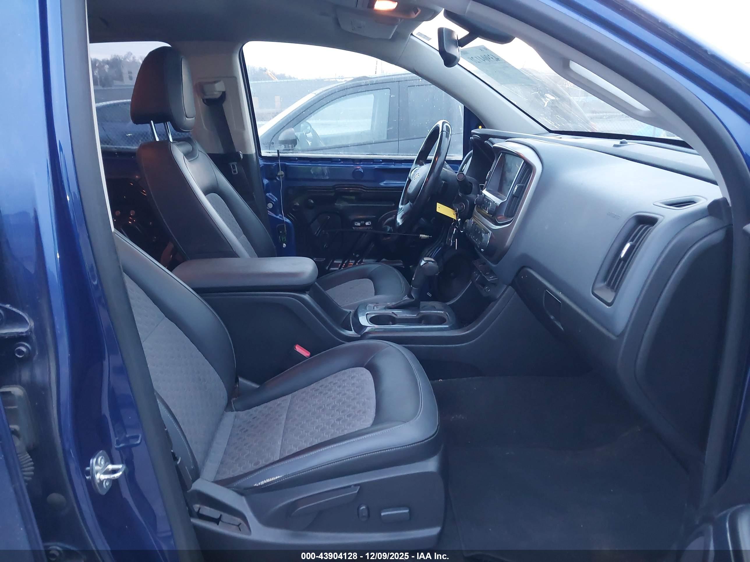 CHEVROLET COLORADO image 5