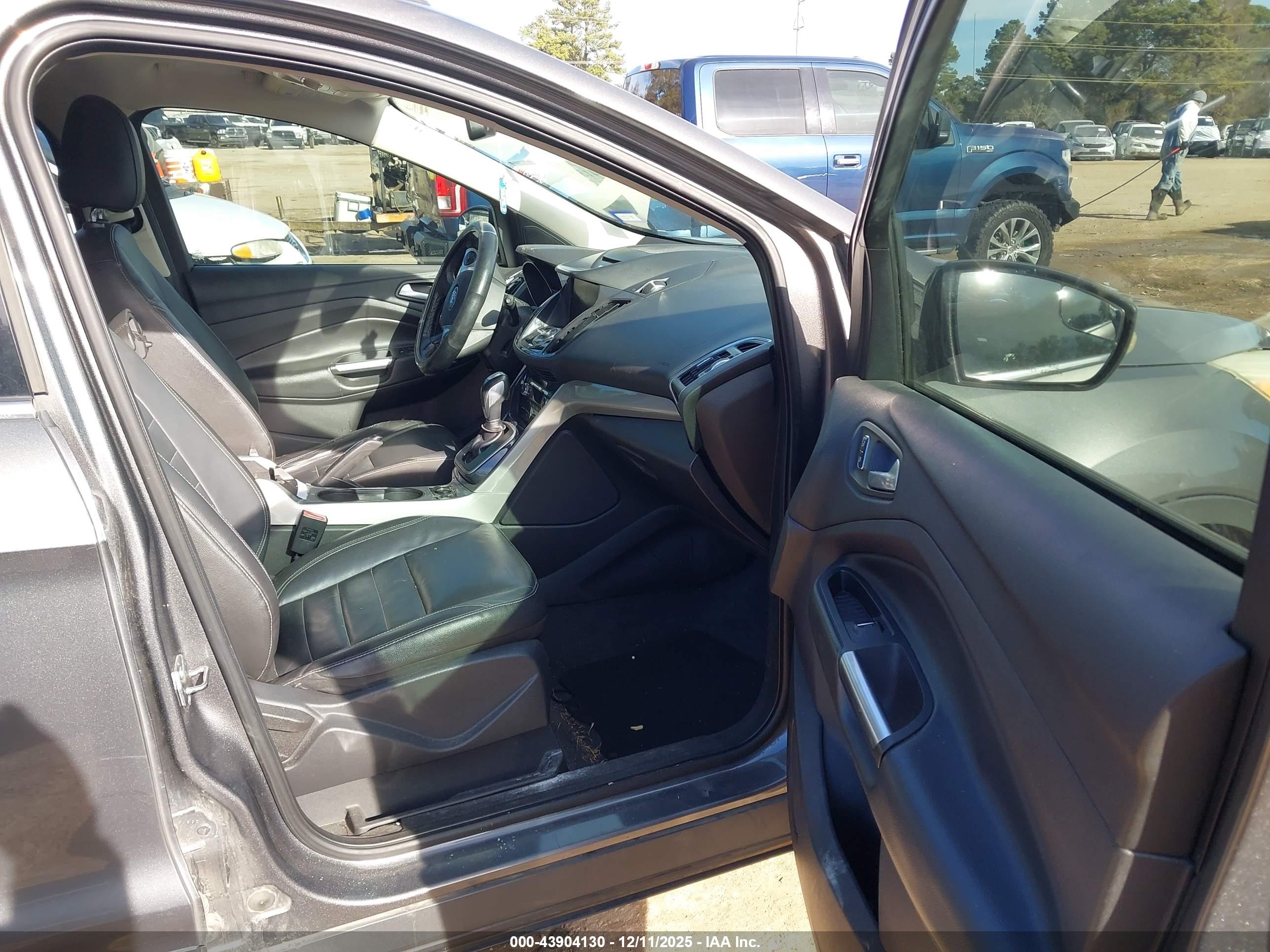 FORD ESCAPE image 5