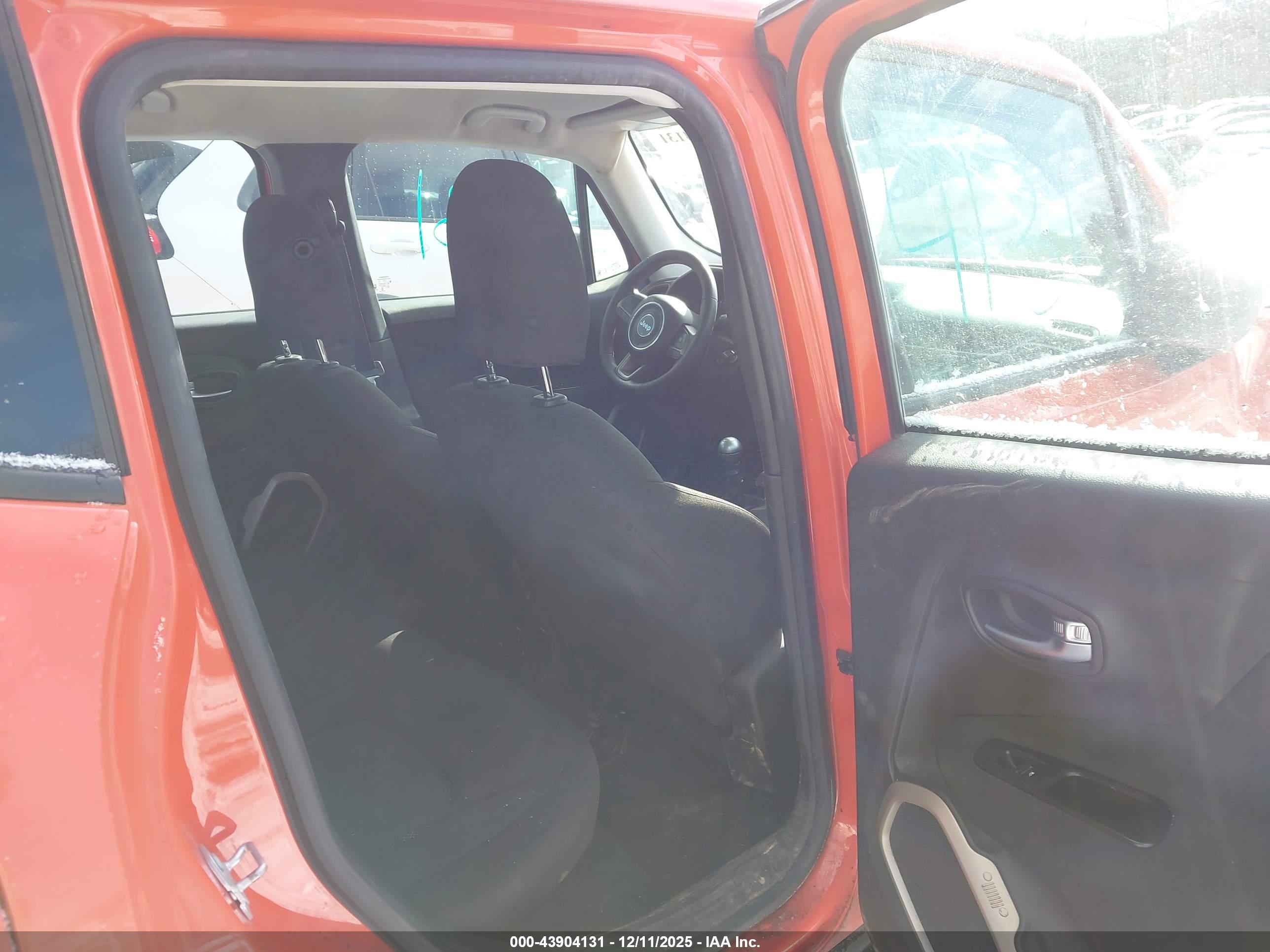 JEEP RENEGADE image 8