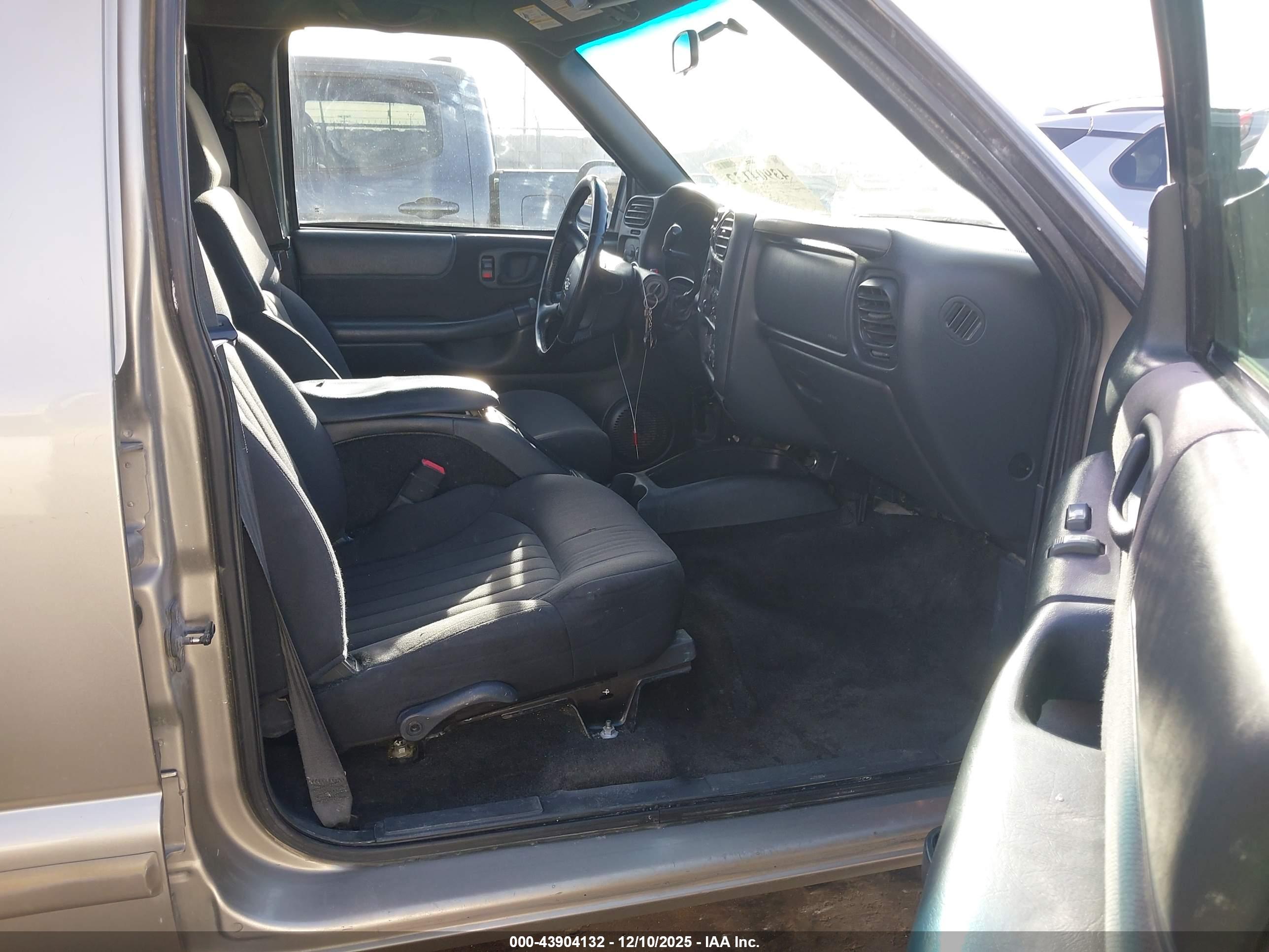 CHEVROLET BLAZER image 5