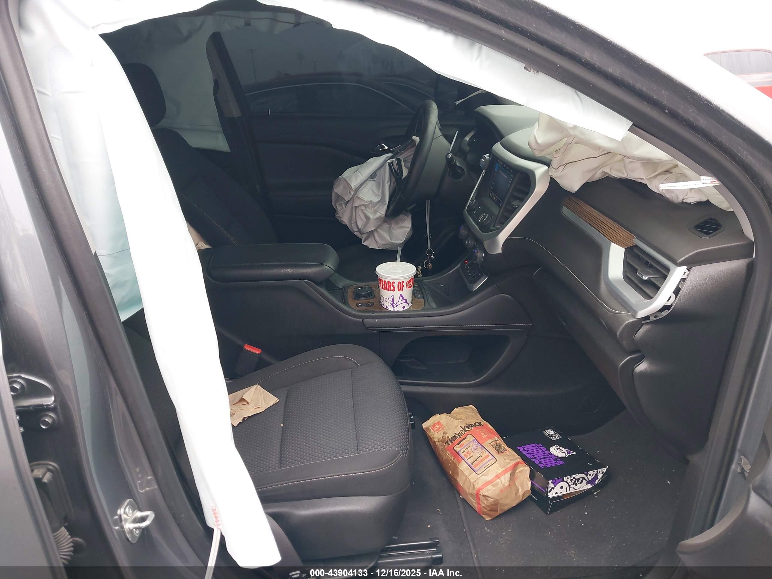 GMC ACADIA image 5