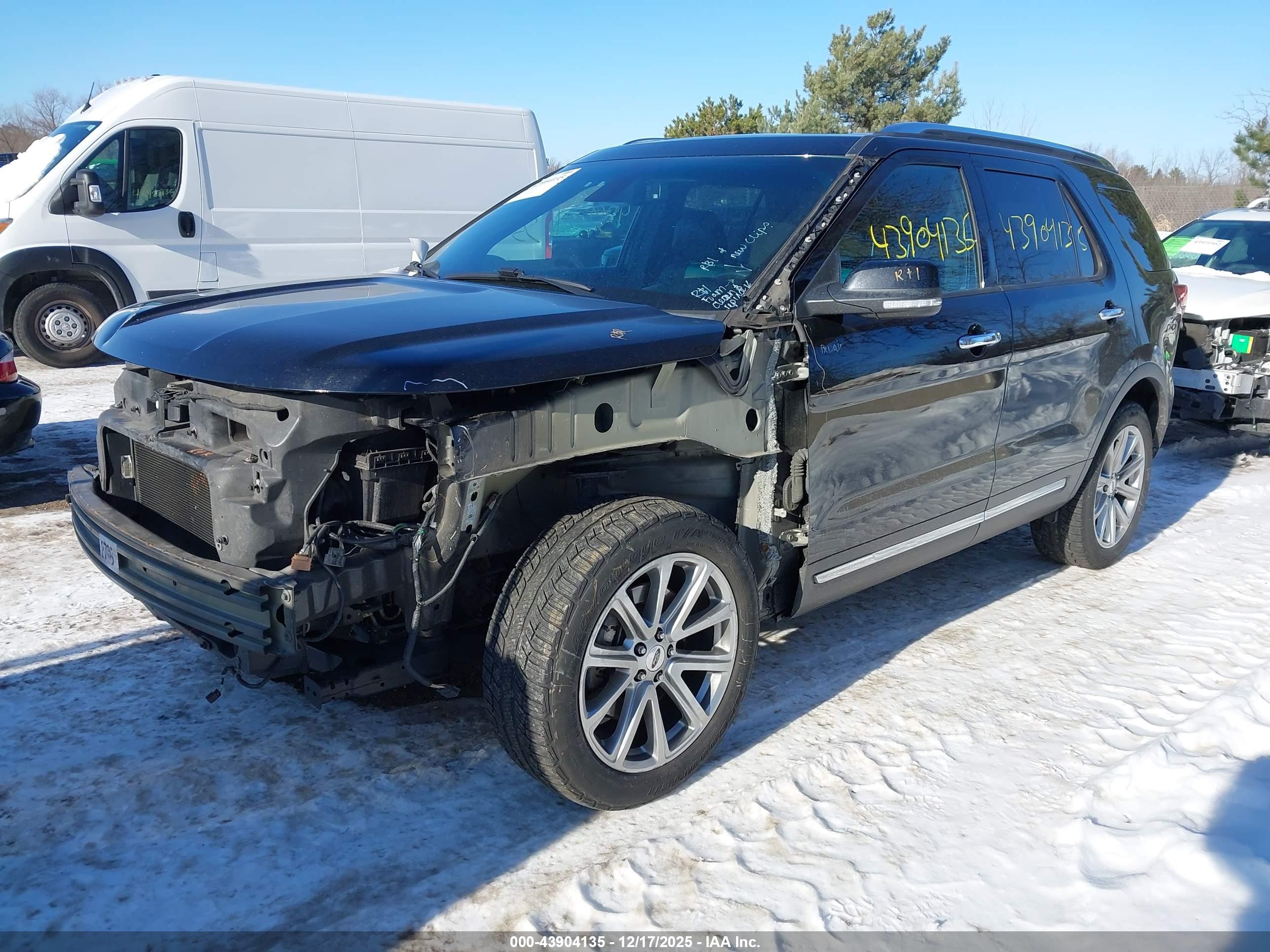 FORD EXPLORER image 2