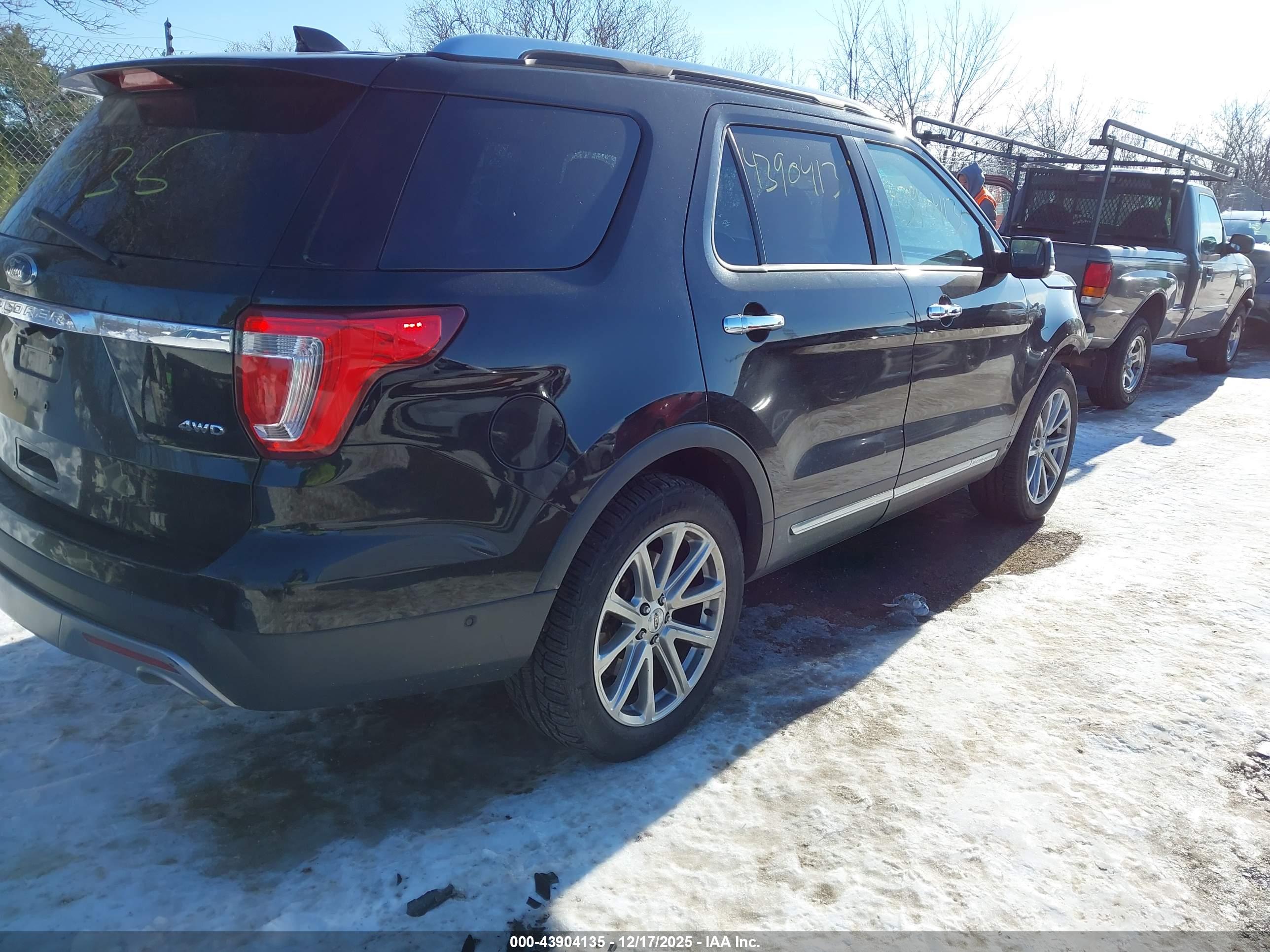 FORD EXPLORER image 4