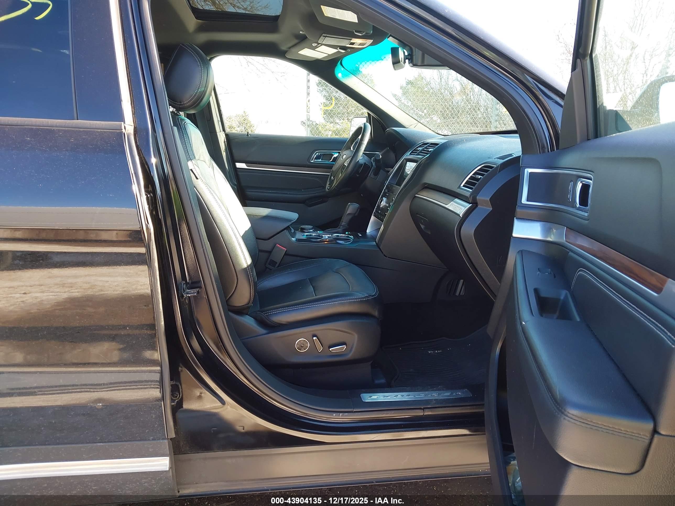 FORD EXPLORER image 5