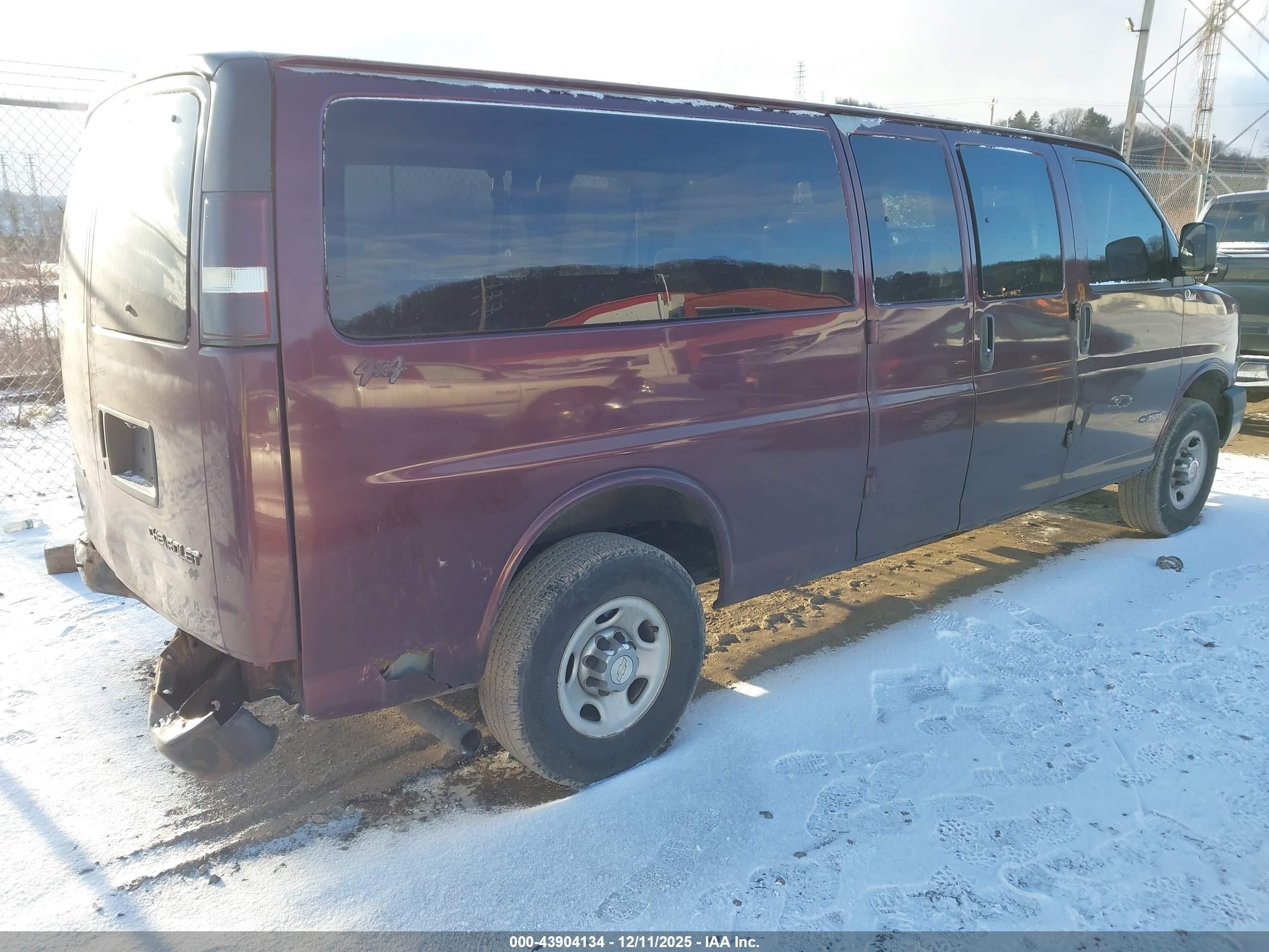 CHEVROLET EXPRESS image 4