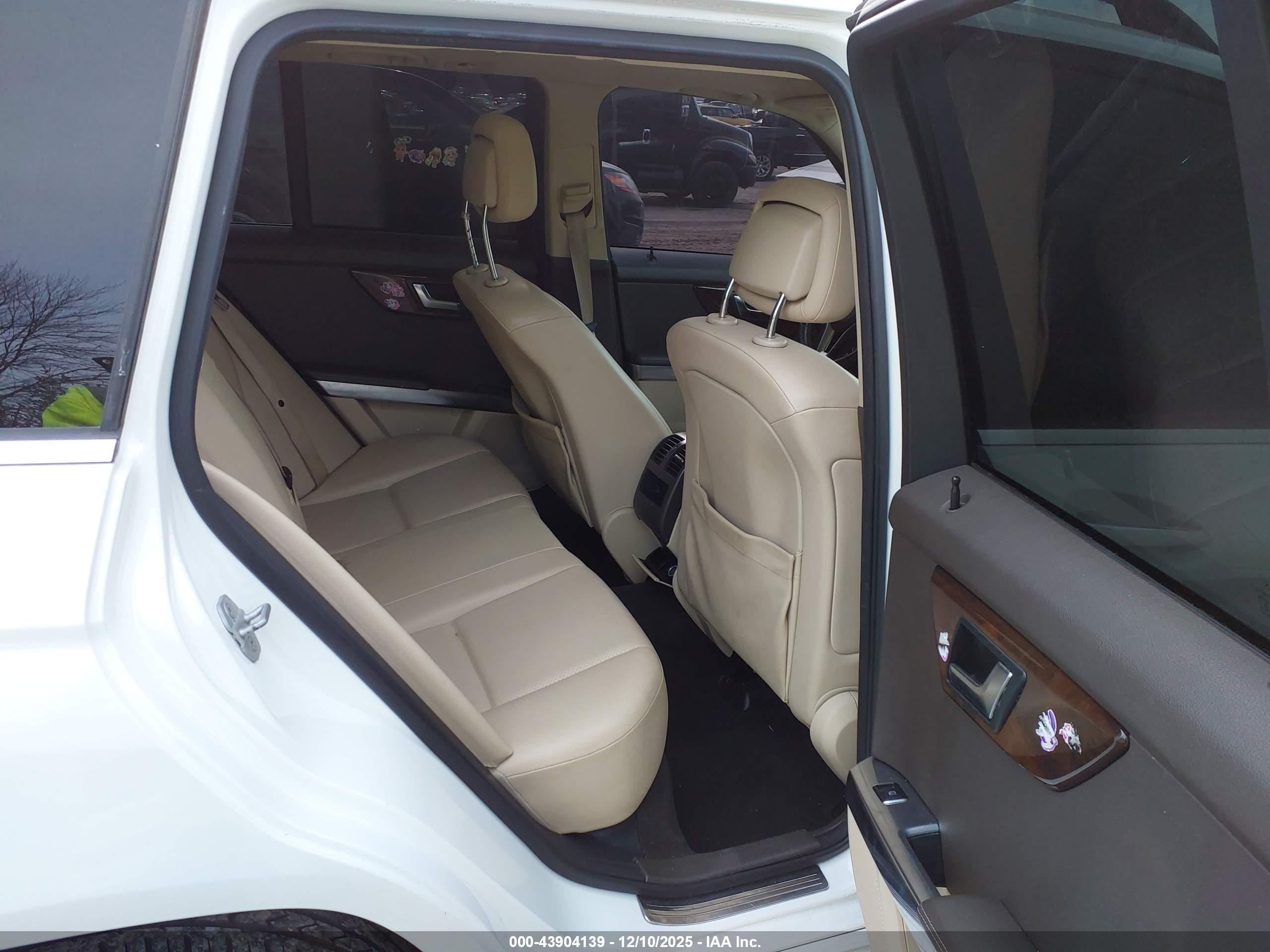 MERCEDES-BENZ GLK image 8