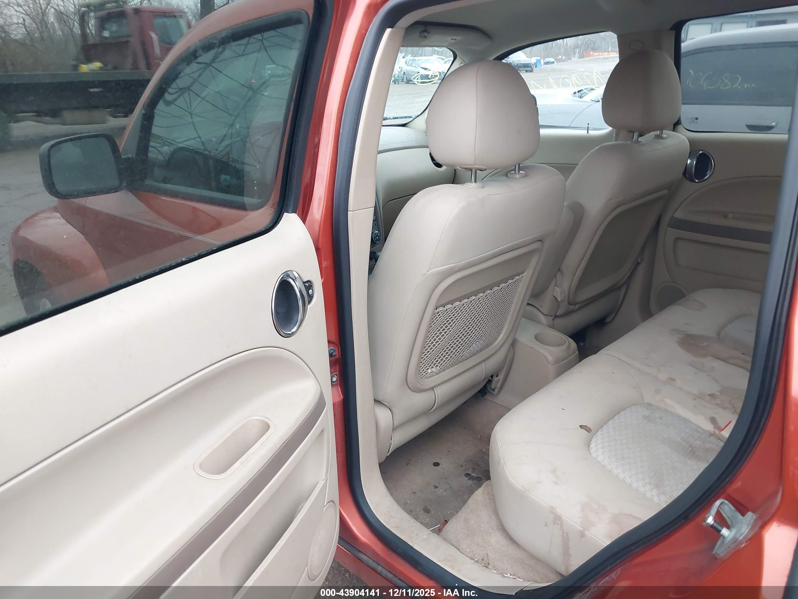 CHEVROLET HHR image 8