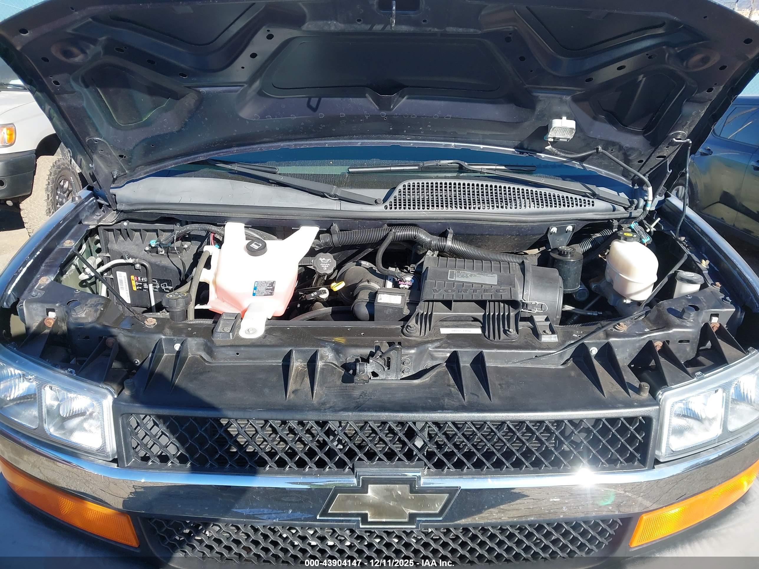 CHEVROLET EXPRESS image 10