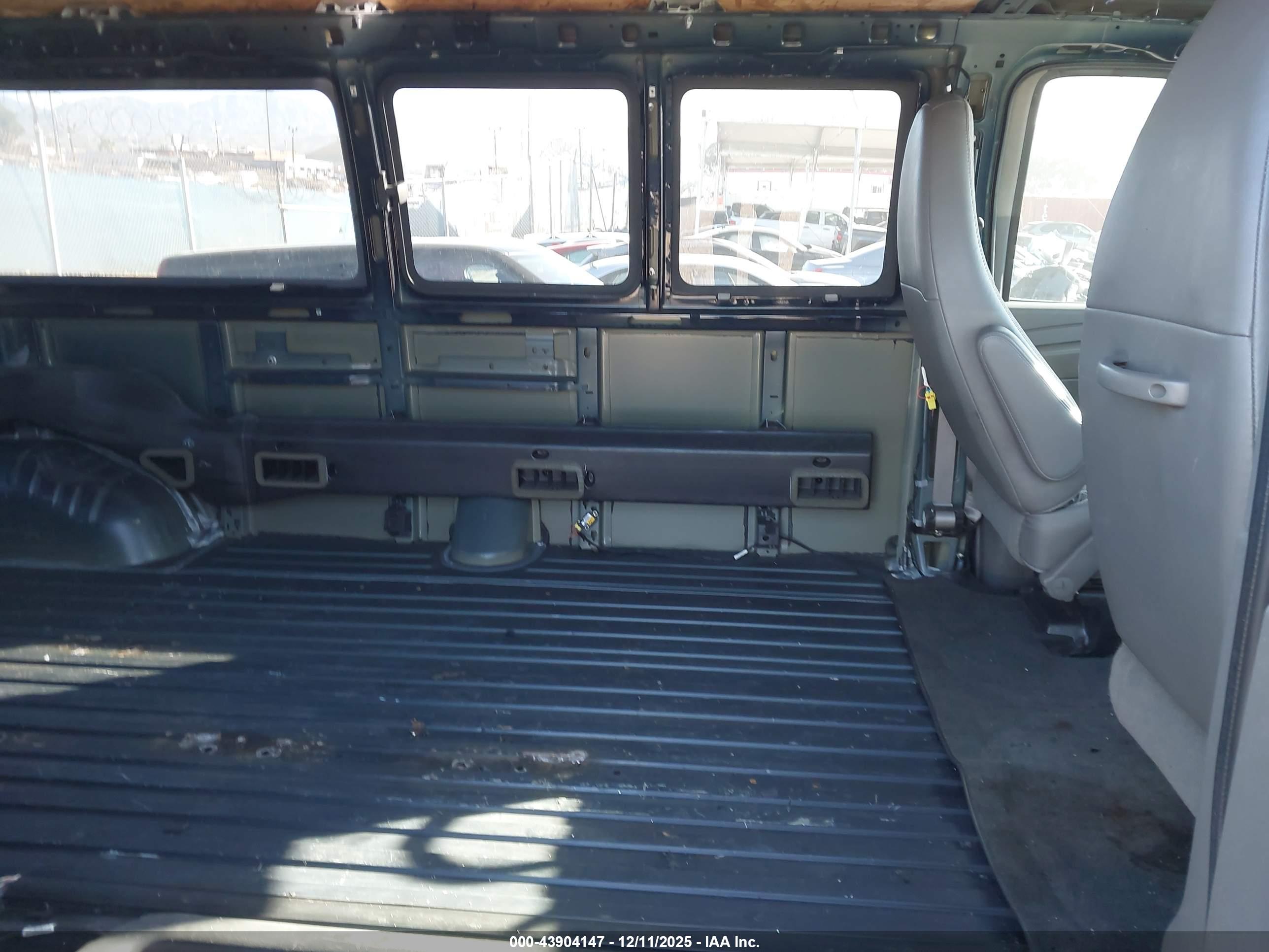 CHEVROLET EXPRESS image 8