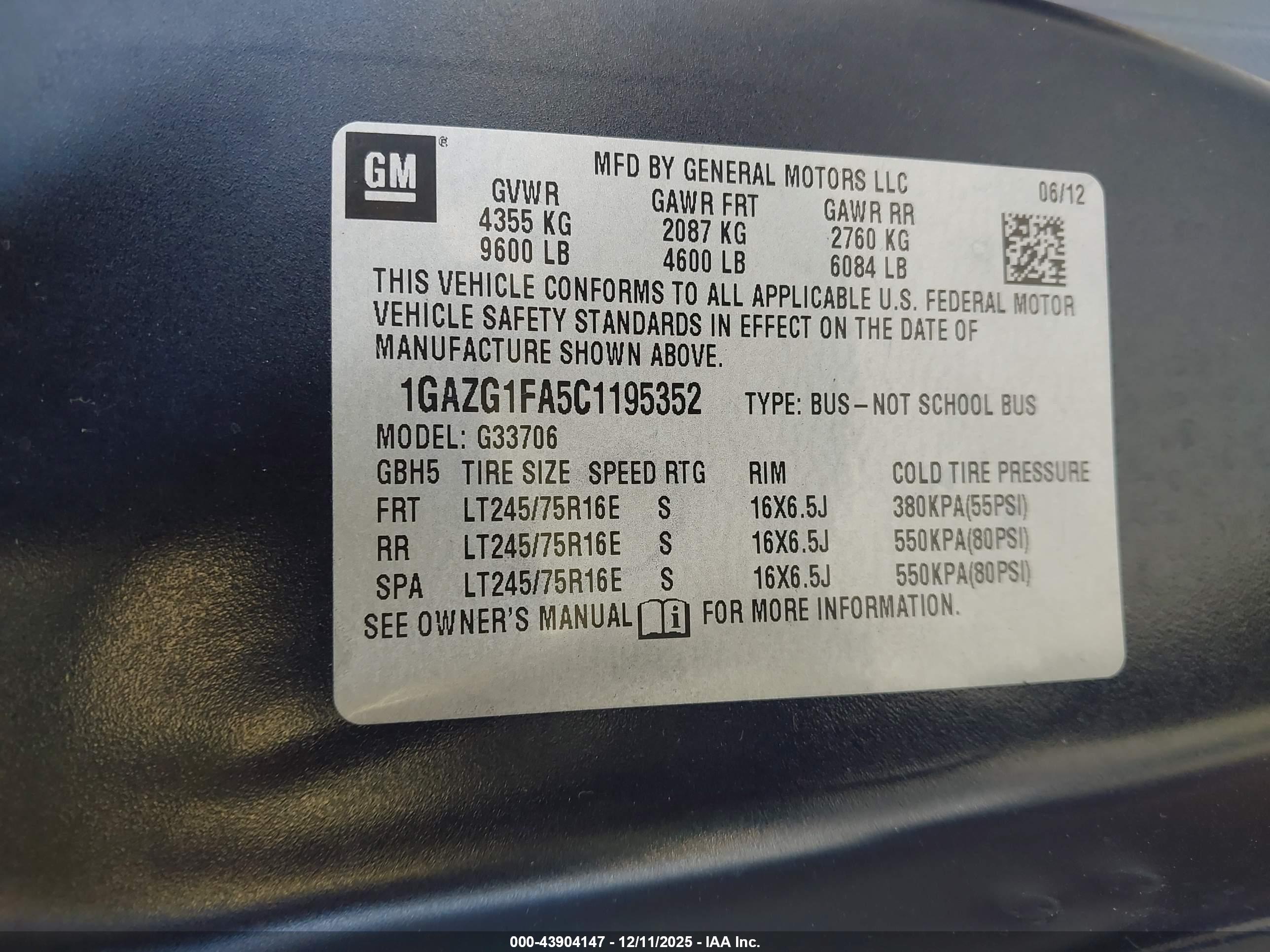 CHEVROLET EXPRESS image 9
