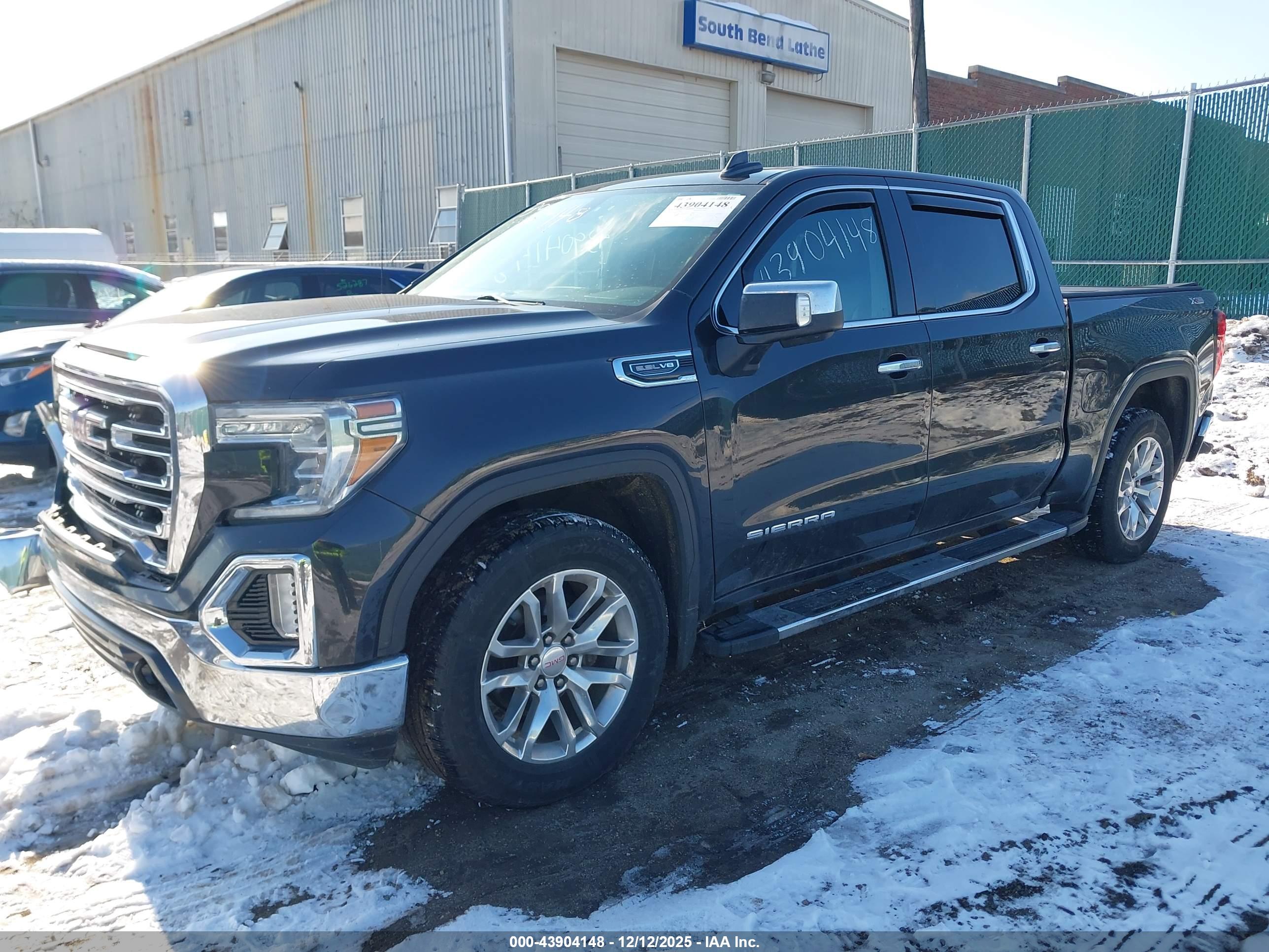 GMC SIERRA image 2