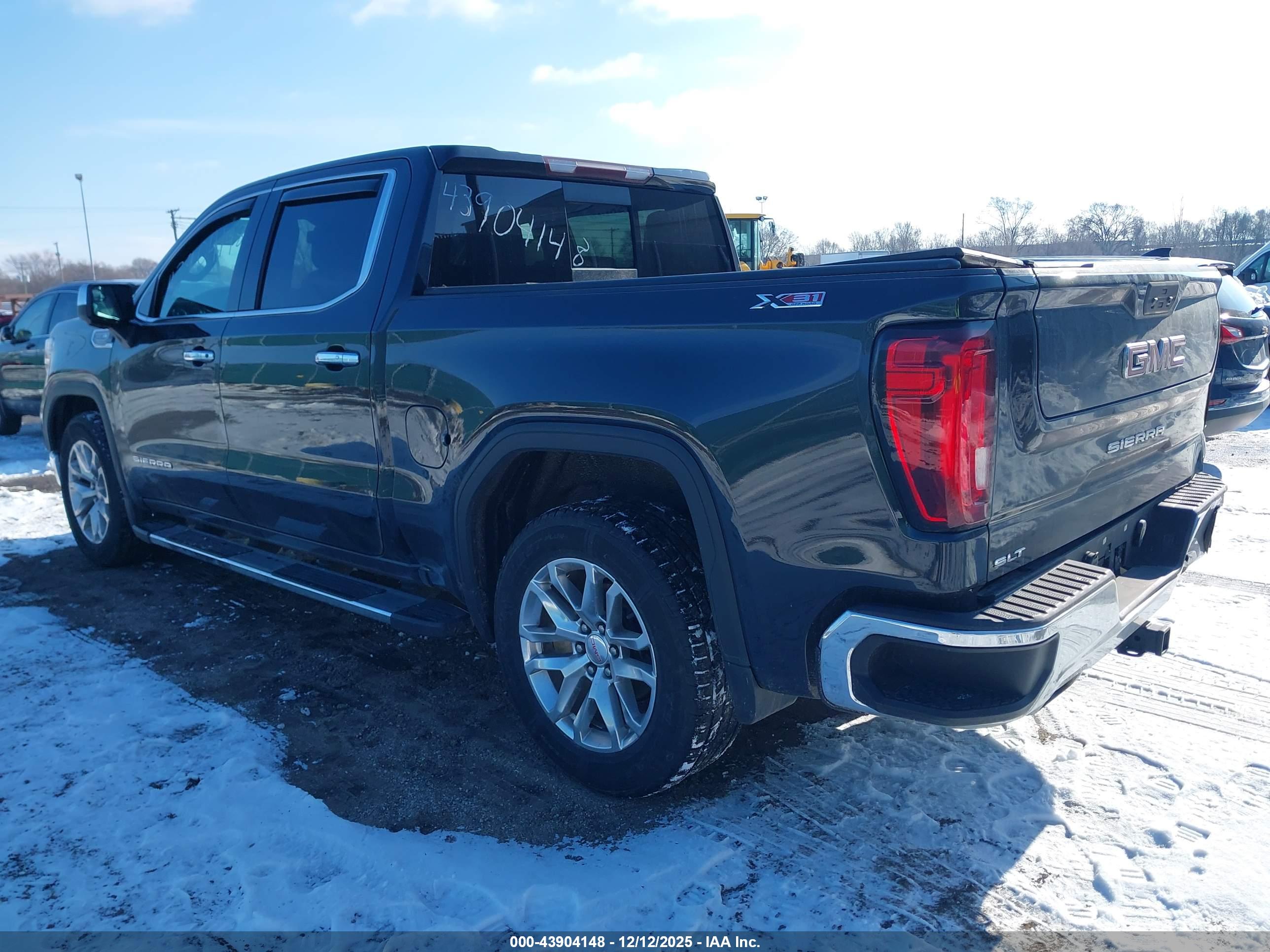 GMC SIERRA image 3