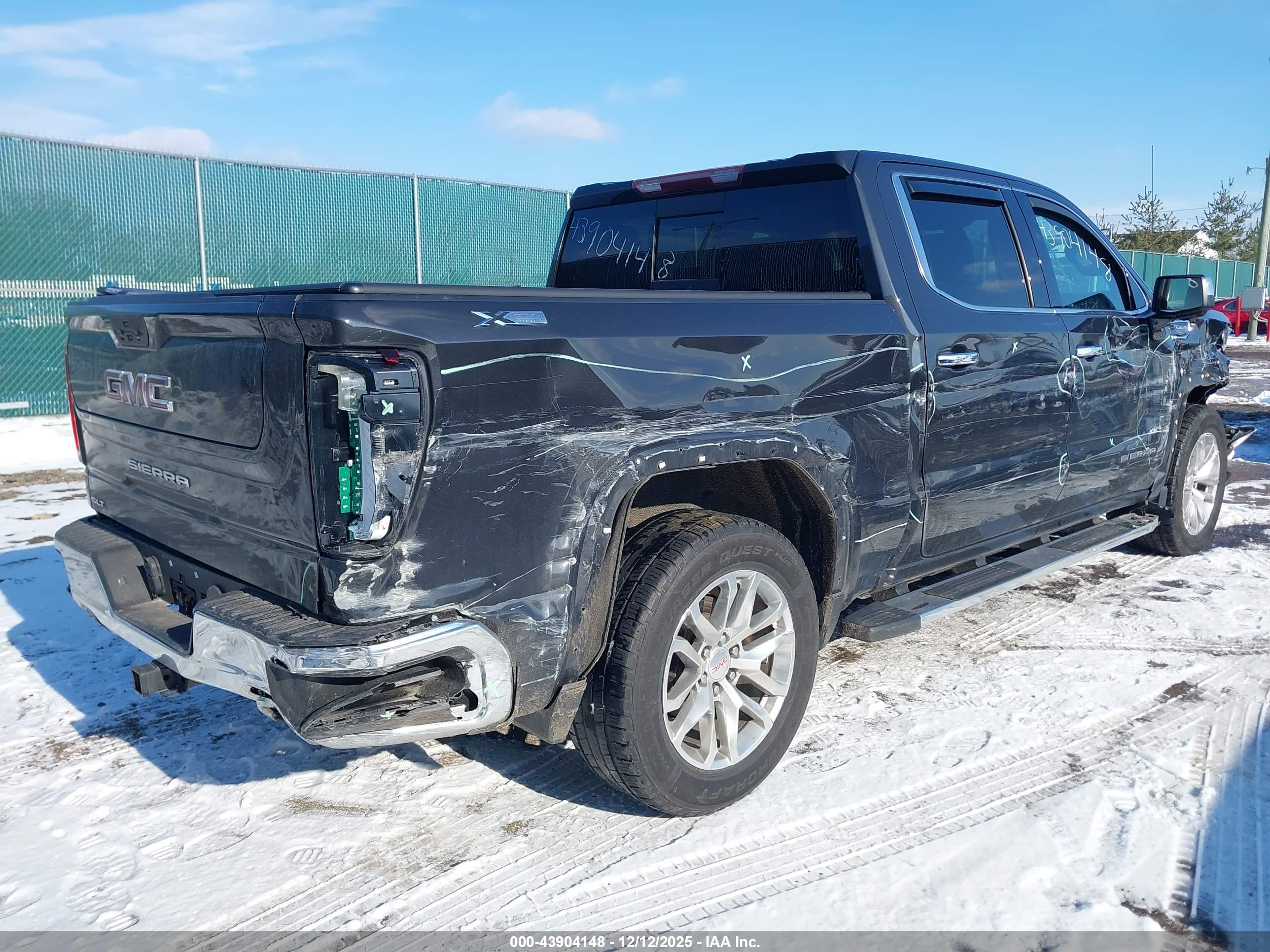 GMC SIERRA image 4