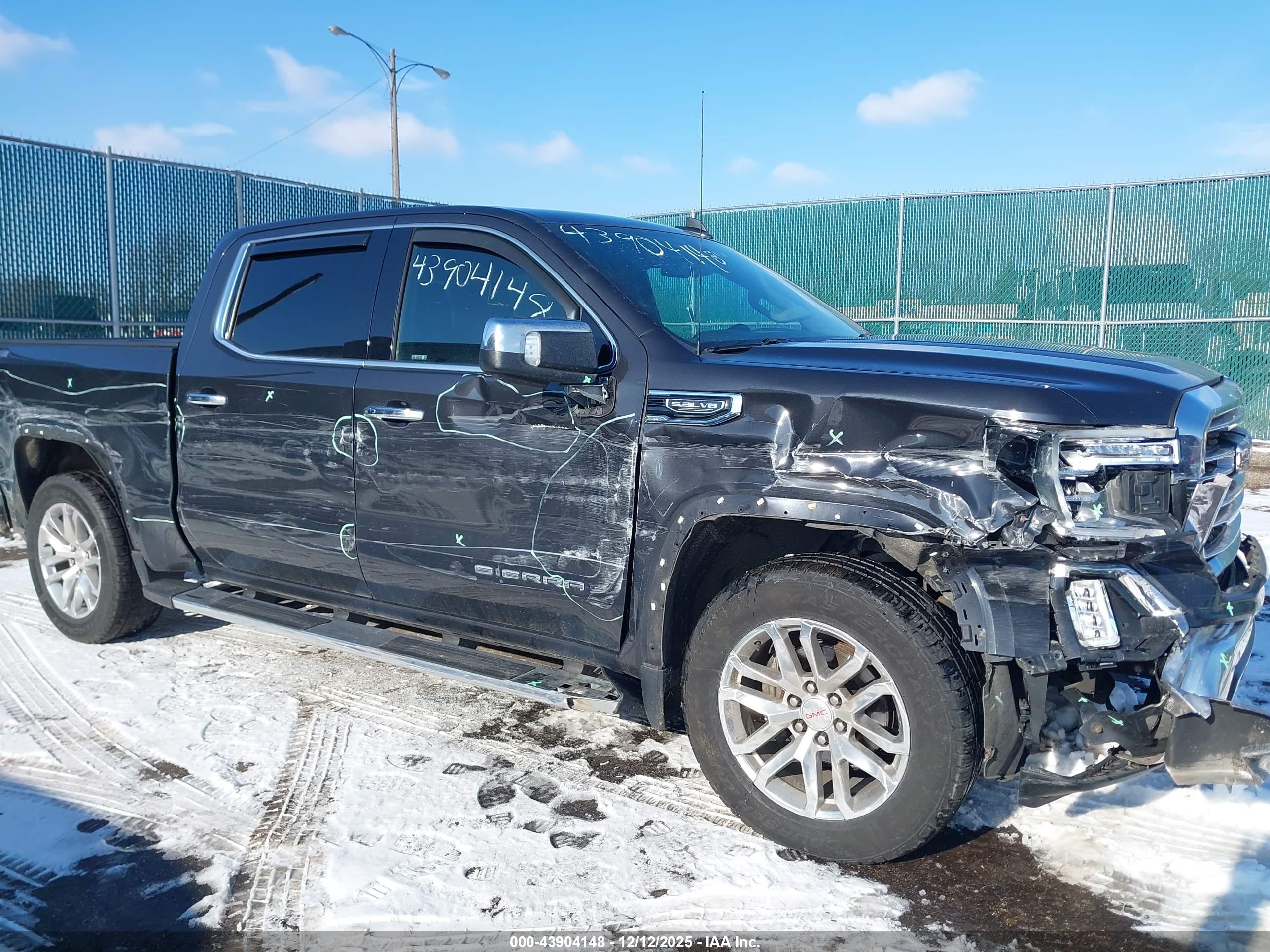 GMC SIERRA image 6