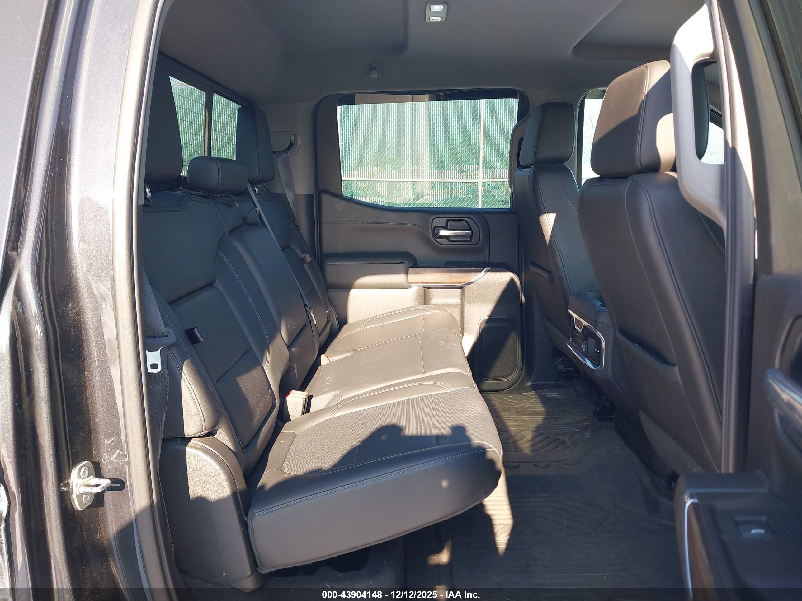 GMC SIERRA image 8