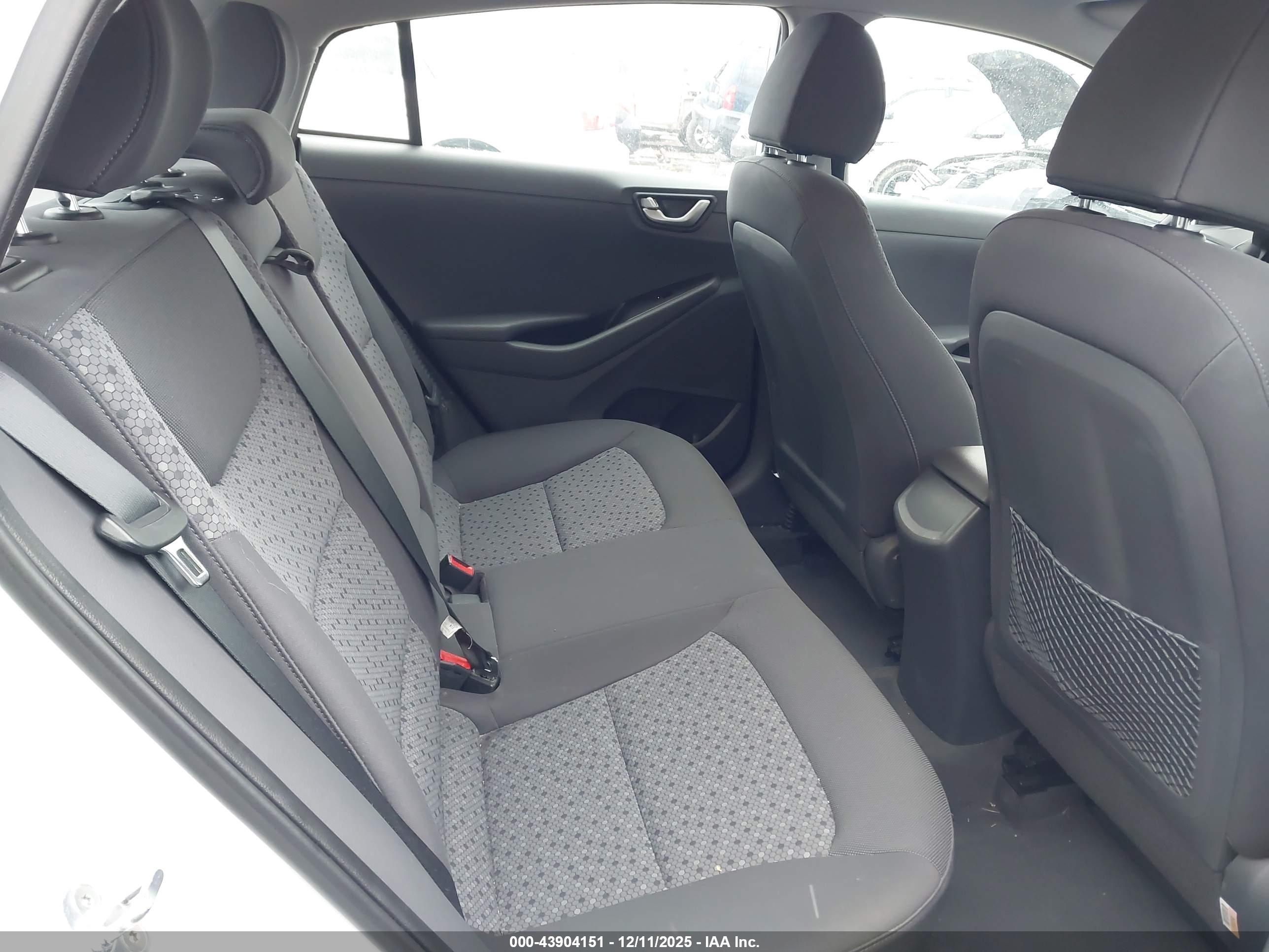 HYUNDAI IONIQ image 8