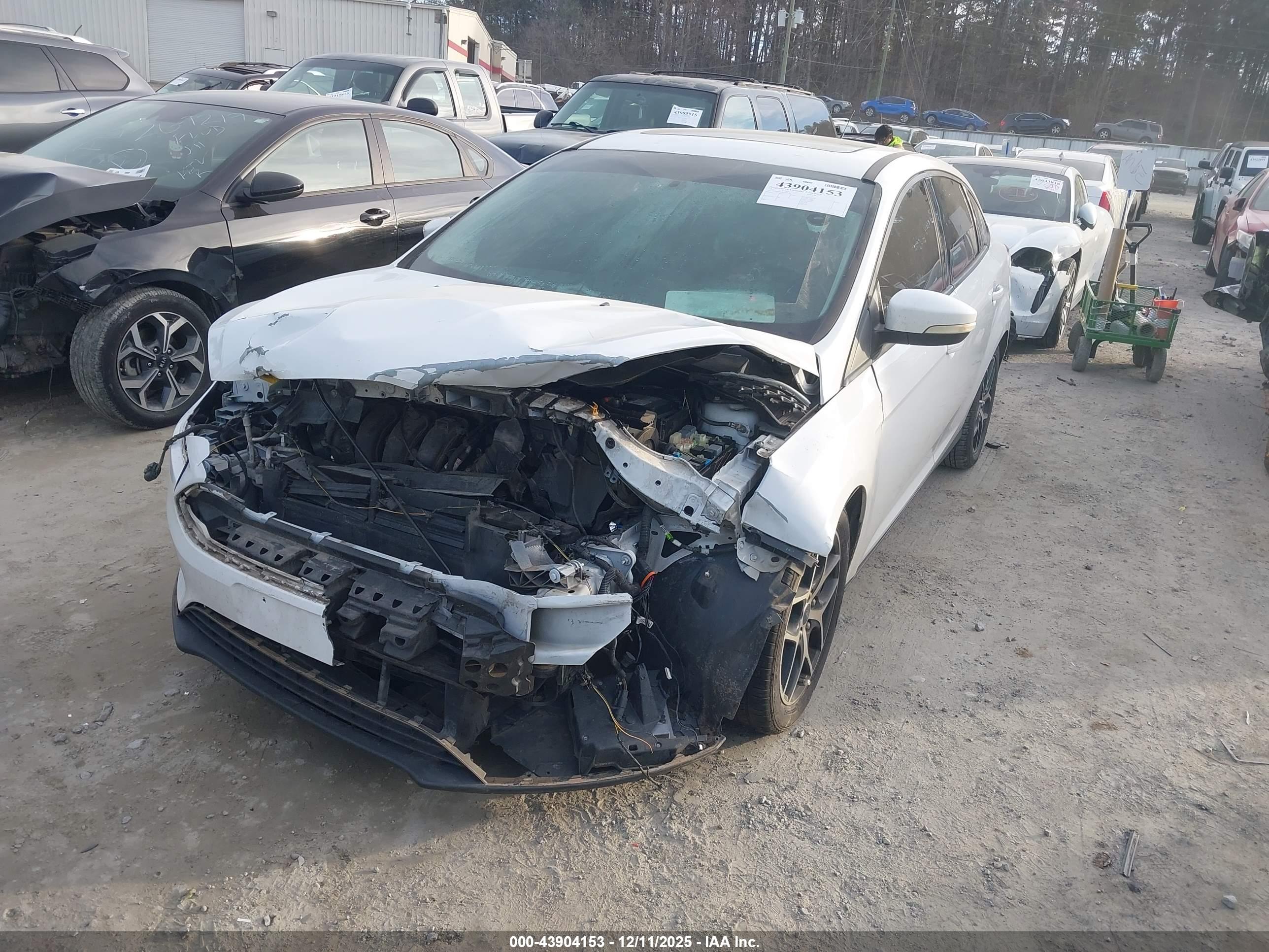 FORD FOCUS image 2