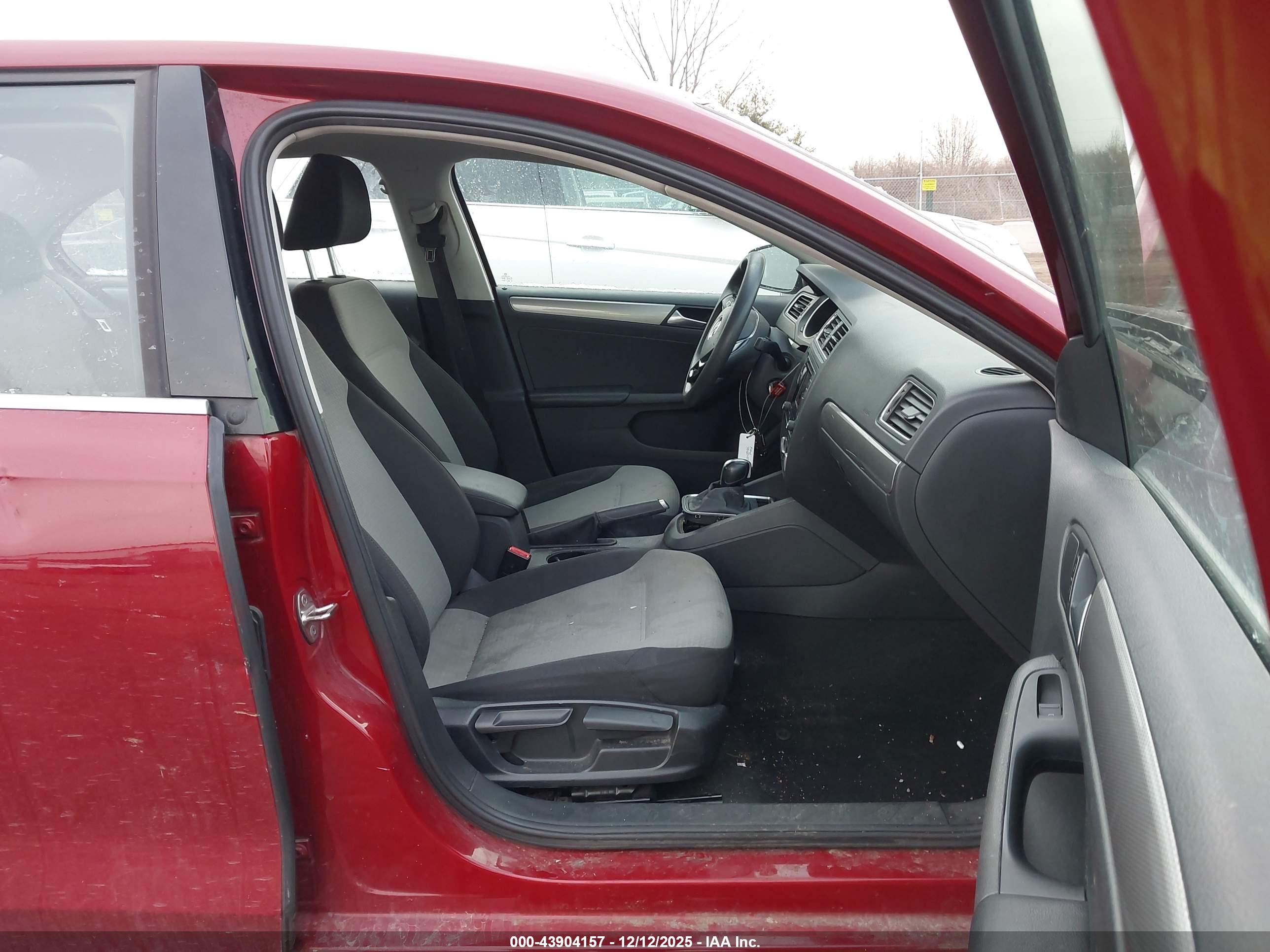 VOLKSWAGEN JETTA image 5