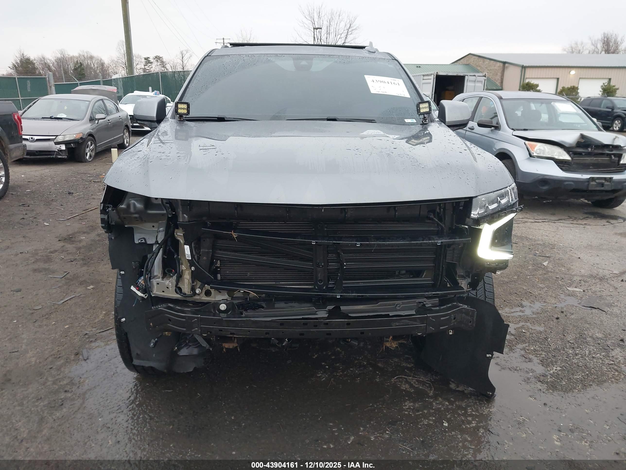 CHEVROLET TAHOE image 6