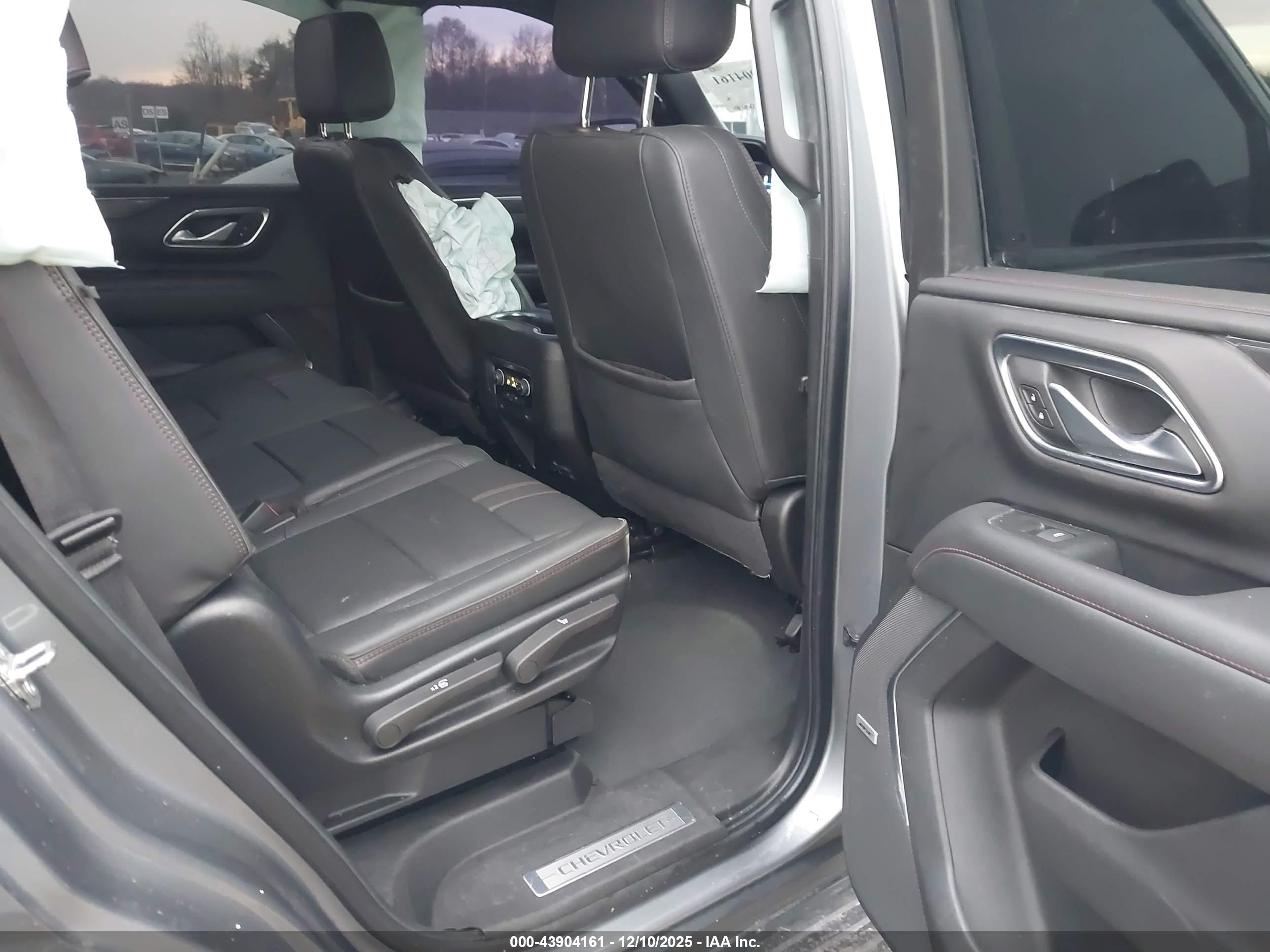 CHEVROLET TAHOE image 8