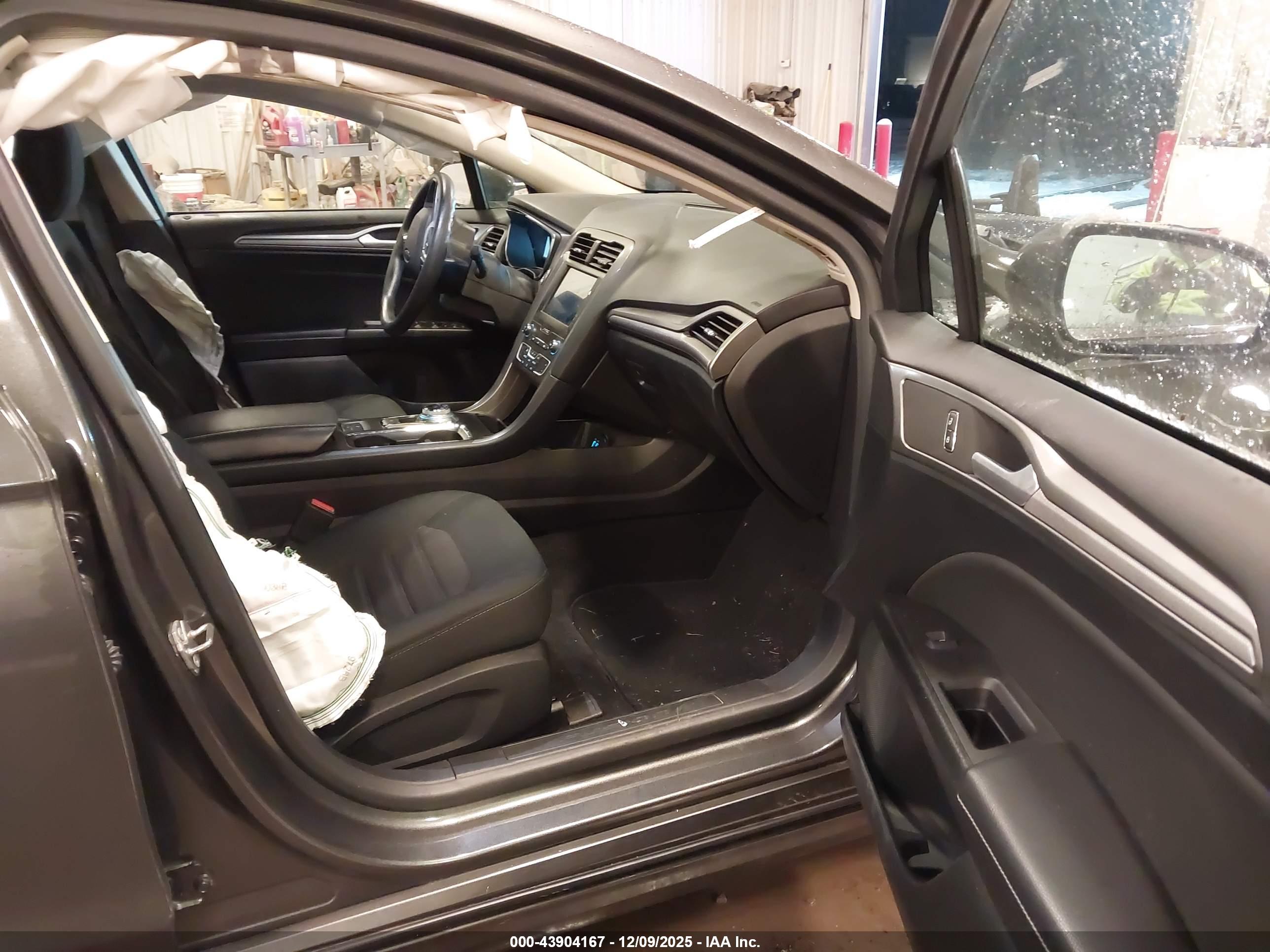 FORD FUSION image 5