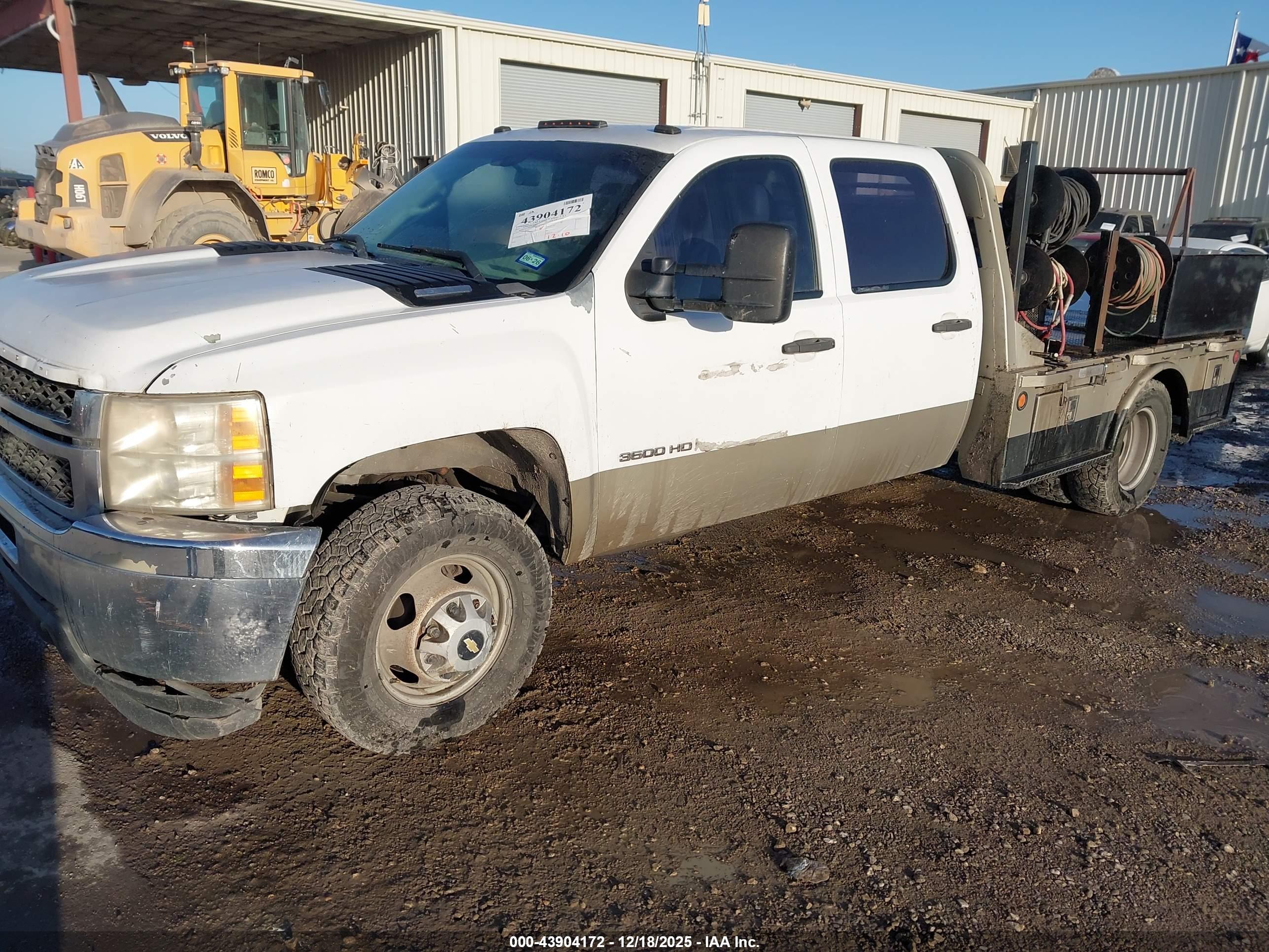 CHEVROLET SILVERADO image 2