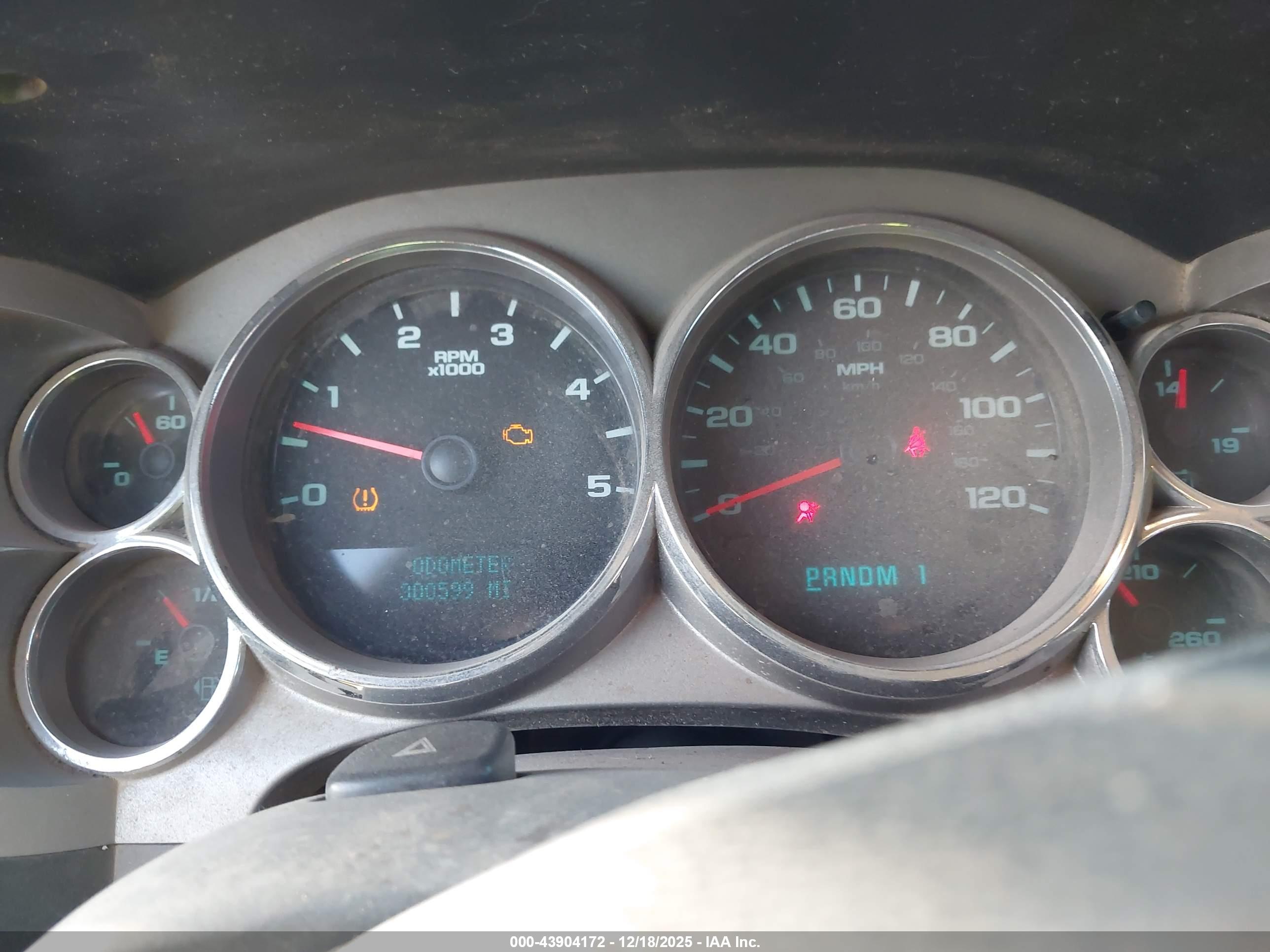 CHEVROLET SILVERADO image 6